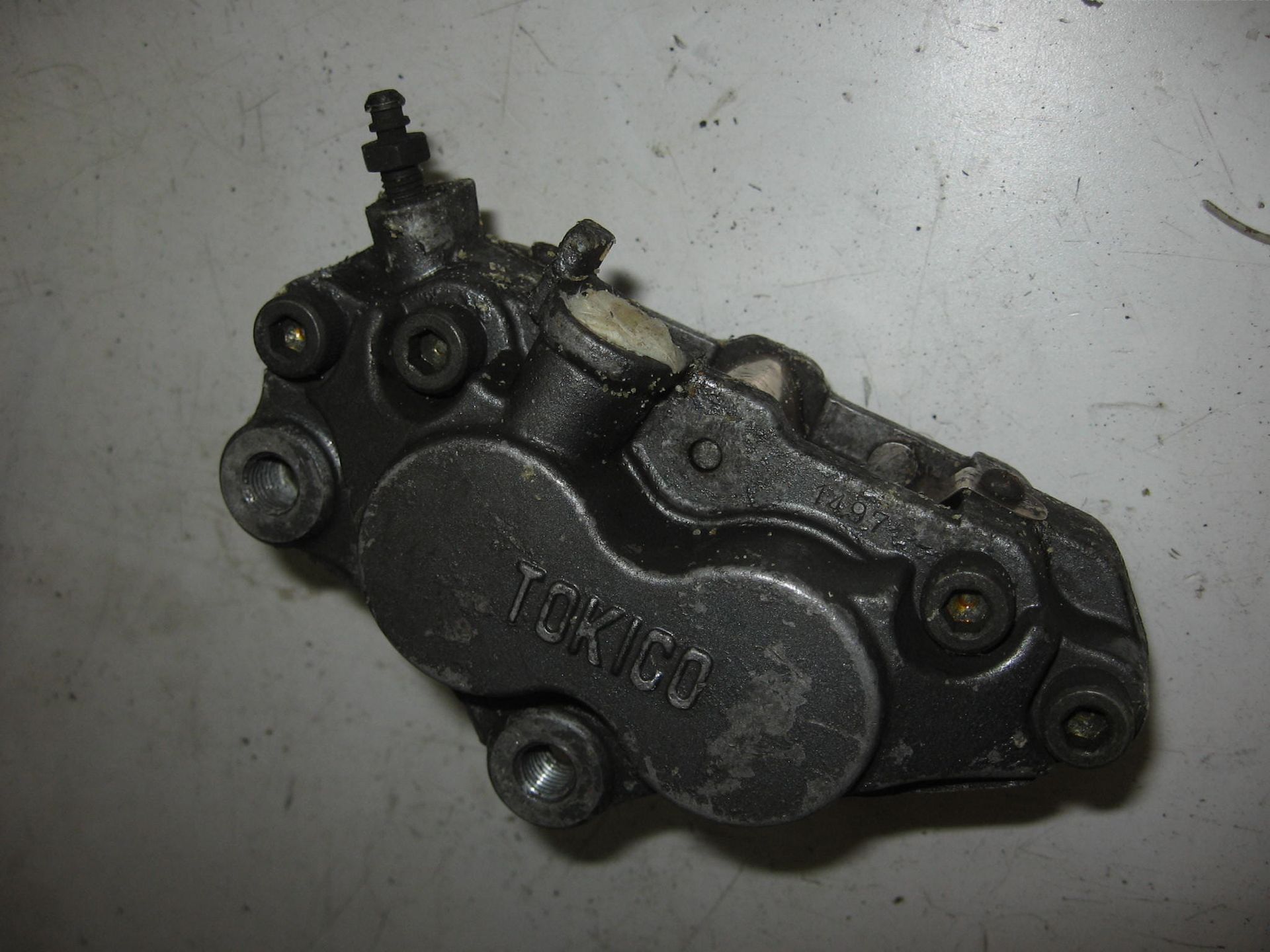 remklauw links voor // zzr600 1994 zx6 e2 1993-97,zzr1100 1993-99,zxr750 1993-95 , zx6-r 1995-97		43014-1497-fe