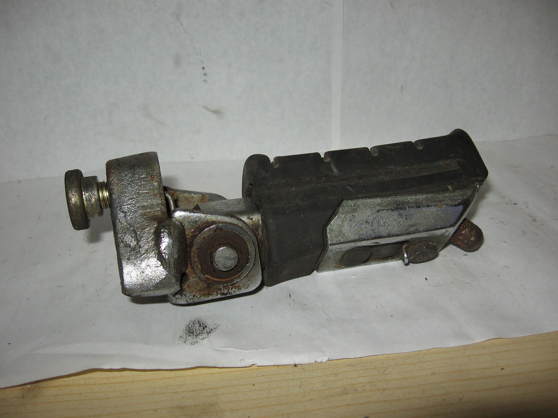 voetsteun met houder rechts , bestuurder	vf700f vf750f 1983-85	50630-MB2-010 	50631-MB2-010