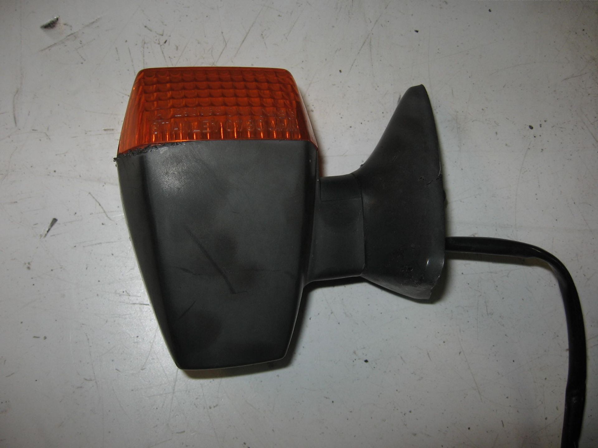 knipperlicht met kap links voor // gpz900 1984 a1		 23040-1103,  + 23051-1174	,beschadiging randje huis