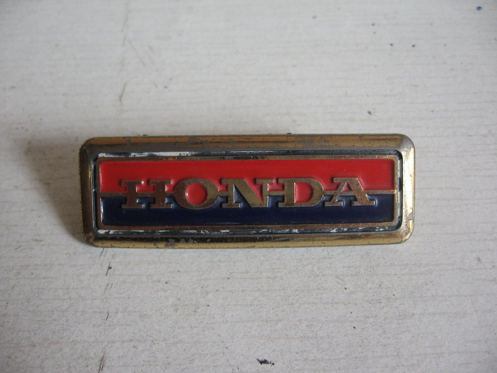 embleem honda op kuipdeel achter	Vf750s 1985	Vf750s 82-83 vf700s1984-85 87129-mb0-670 87129-mb0-910