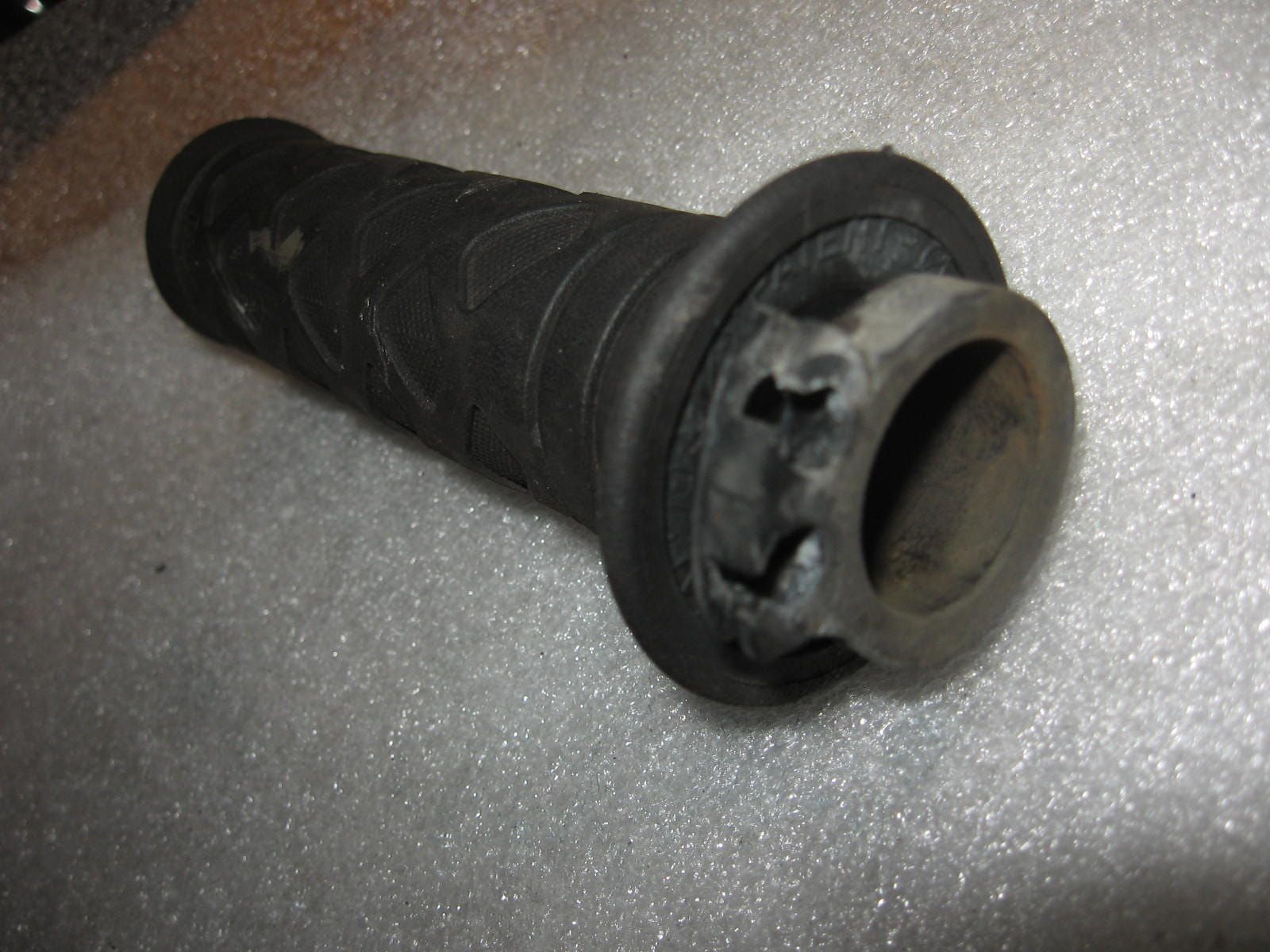 Gasbuis , gashandvat	Gpz500s  1987-93	46019-1058