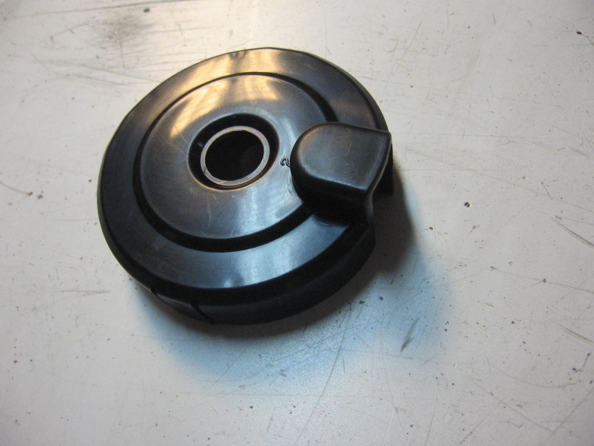deksel canister // VT1100  1986-2007 vt500c vt500ft 1984-85 vt700 		honda		17415-mf8-791