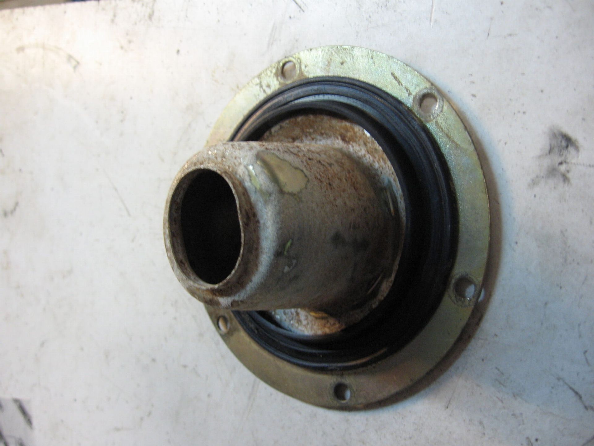 Fillertube , vulpijp benzinetank	F650gs 99-07	16117651053