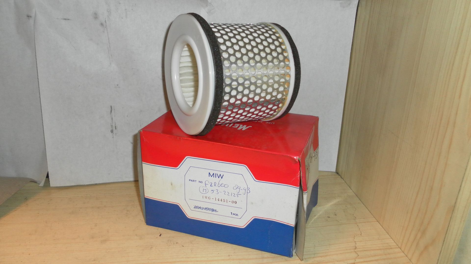 yamaha luchtfilter	MIW 	( schuimrand slecht ) Fzr600 1989-99 , fzr400 88-90		1wg-14451 (1)