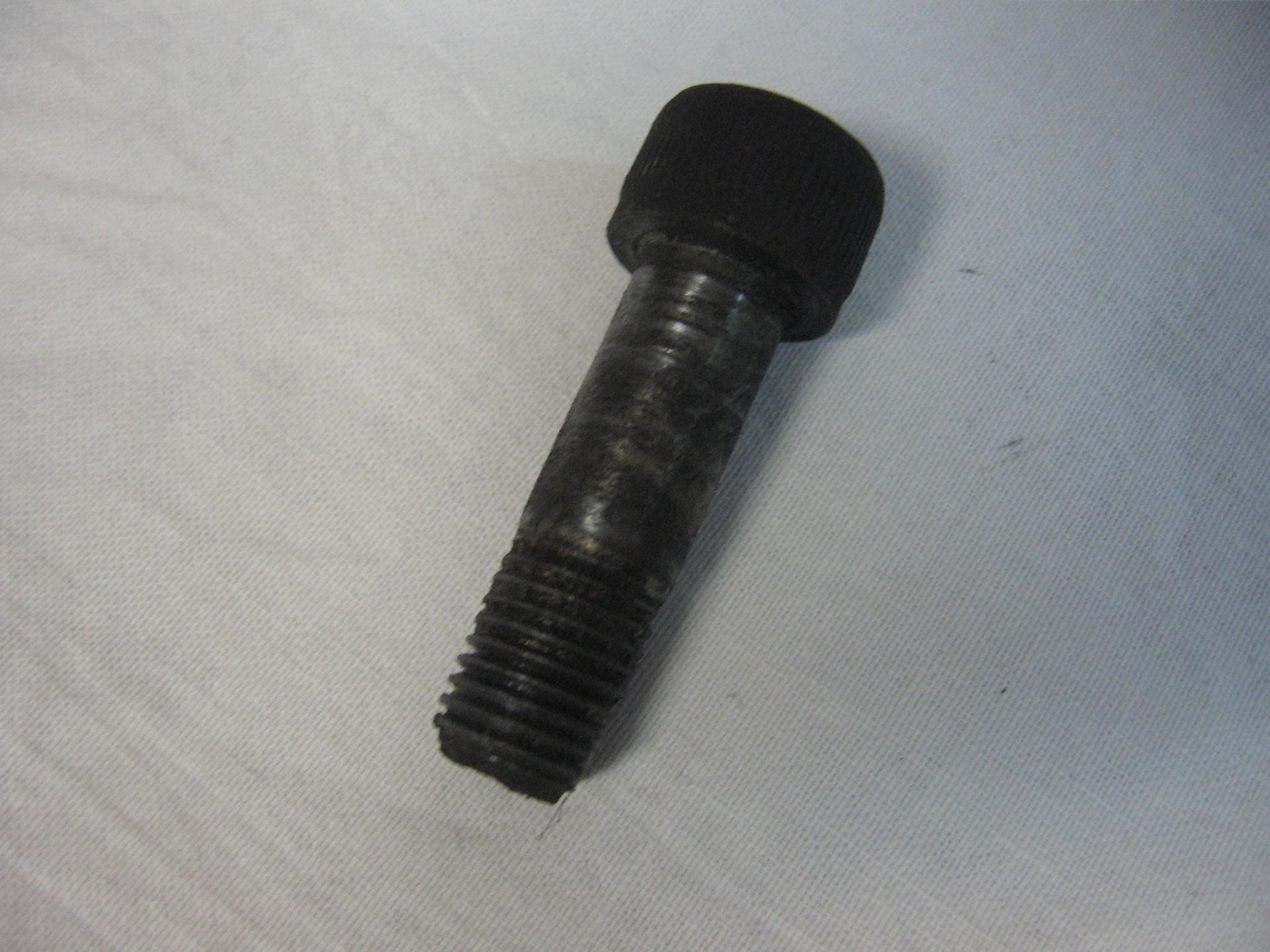 bout imbus m10x33, bevesteging voorrem klauw -- gpz900 r 1984	-96,	92001-1901