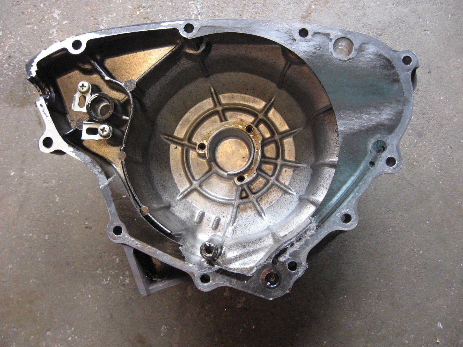 blokdeksel links , dynamodeksel . 	gs500e   	11351-01D00