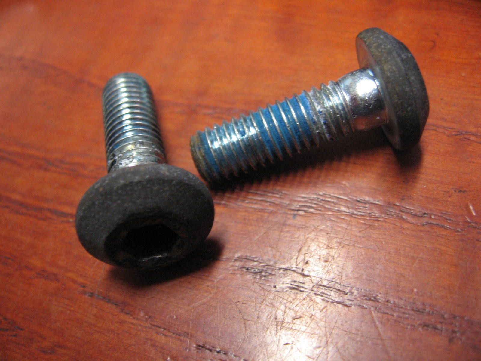 bouten voorremschijf m8x25	Xj700 1985 vmx12 85-94 , xv1100 1965-99	90109-08718	90111-08084