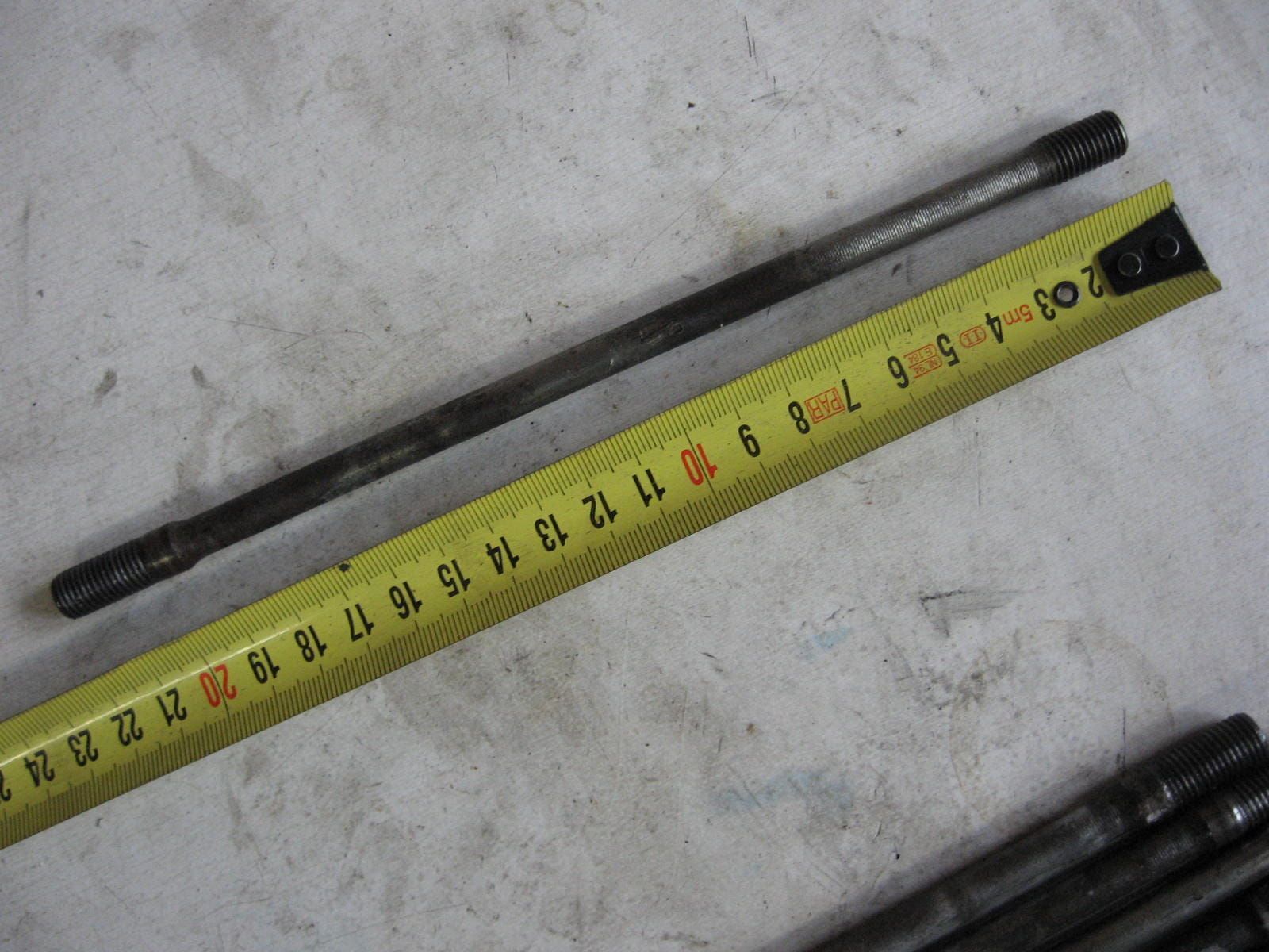 draadeinde cilinder ( inlaatkant ) m10x224	Cb750k , C,SC  1979-83	90031-425-000	90032-425-000