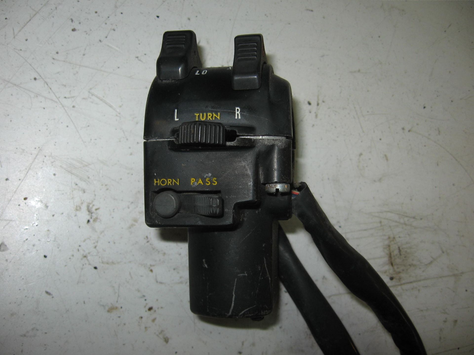 stuurbediening links // kz550c2 ltd	1980-83	46091-1135
