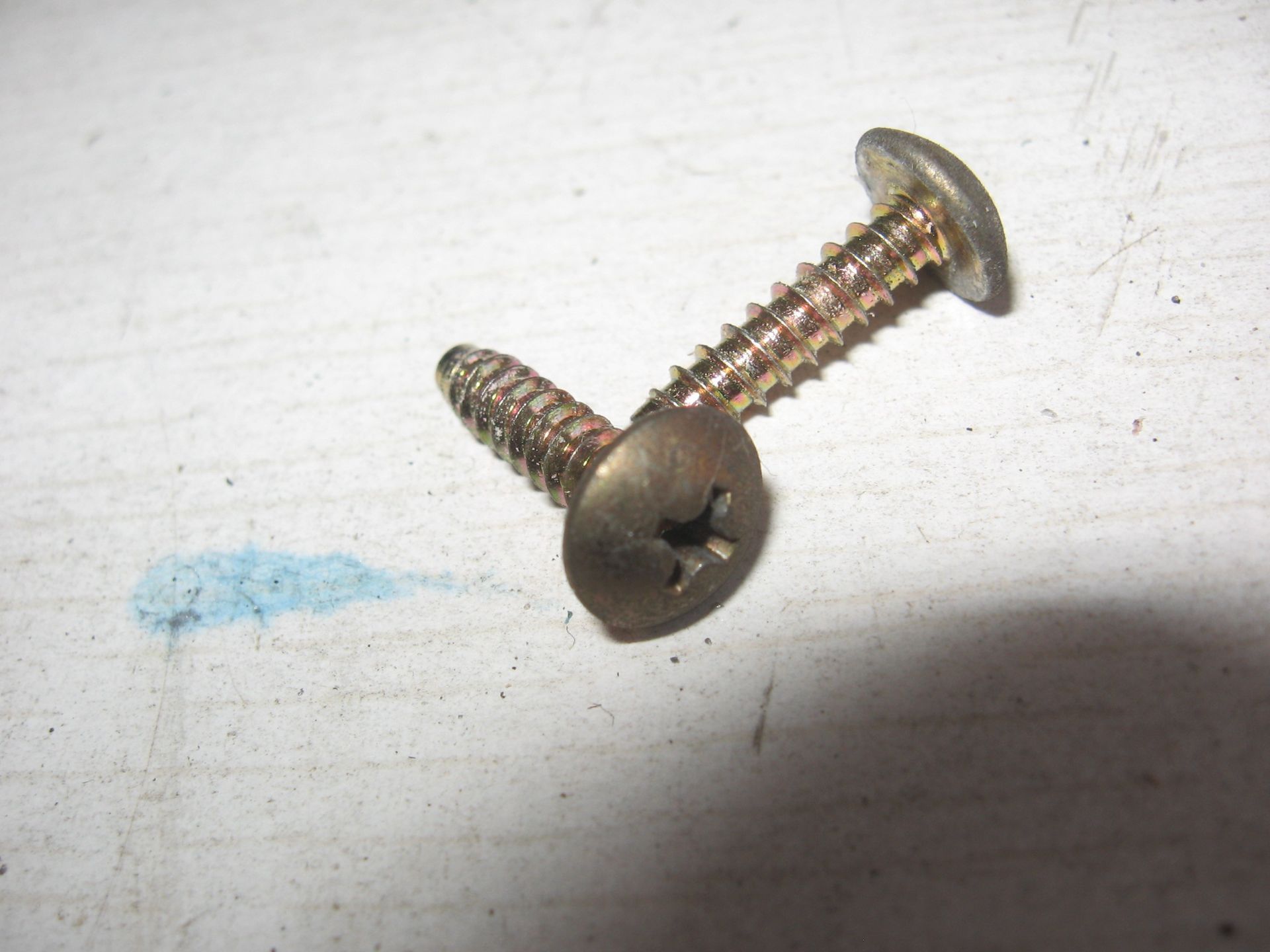 2x schroef voor bevestiging knipperlicht voor in spiegelkap 4x16	St1100 1991-2001, 	93903-34420	93903-24420