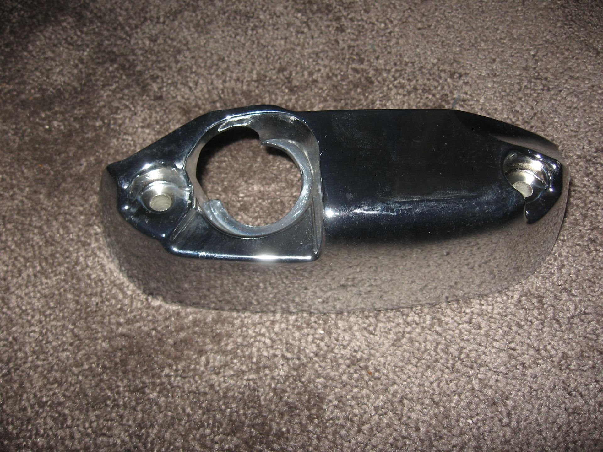 deksel (kap ) achterst kop chroom -- vs 700 1986-87 / vs 750 1988-91 / vs 800 1992-2009 	nos	suzuki	11173-38a03