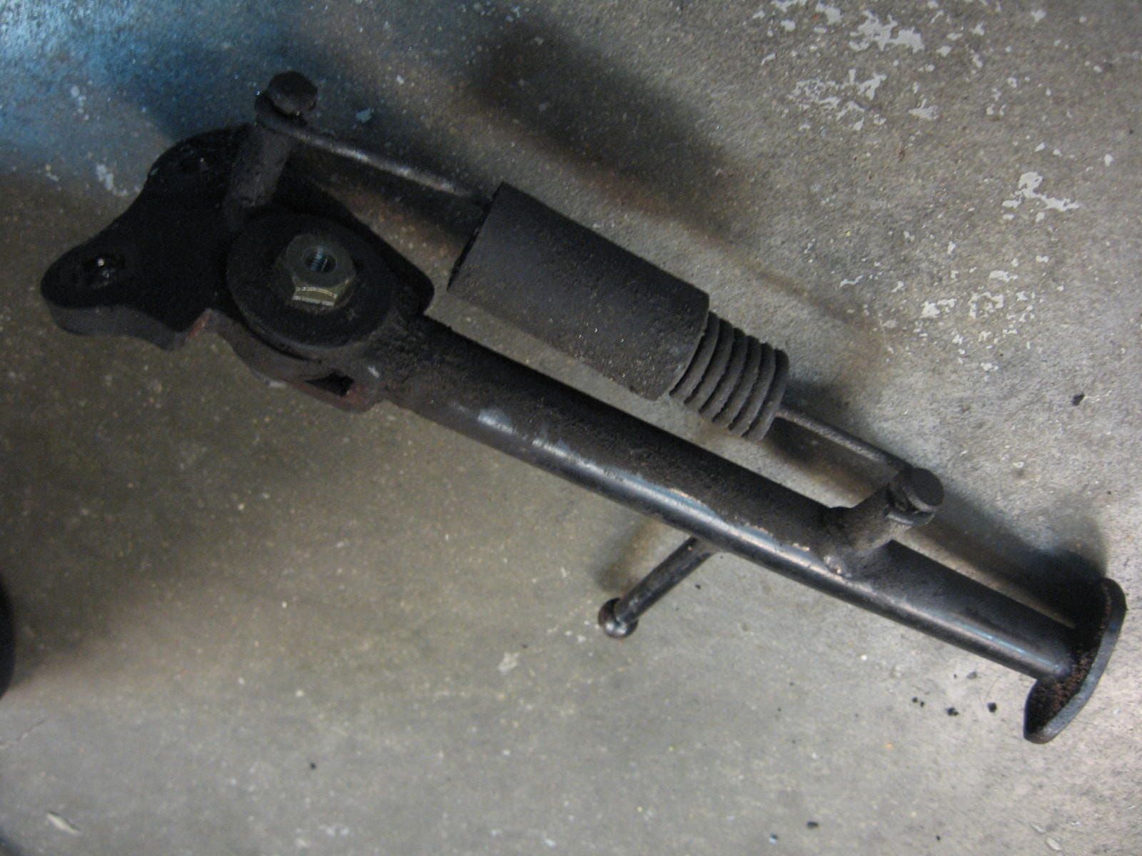 zijstand met montageplaat en veer	Cbr900rr 1993-95	50150-mw0-000 + 50530-mw0-000	50350-mae-000