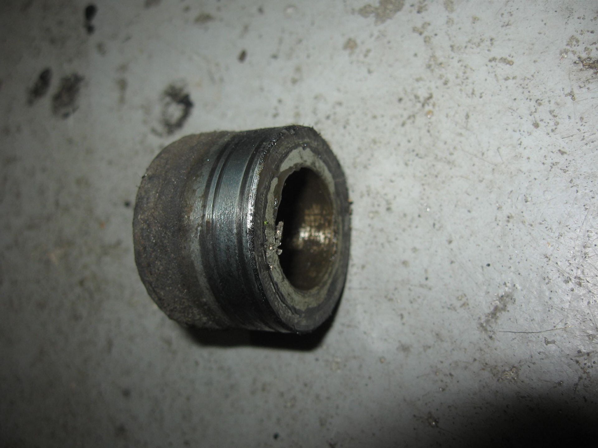 afstandsbus achterwielas  tandwielkant 	cb900fb cb900f2b	42311-422-000	42311-425-700