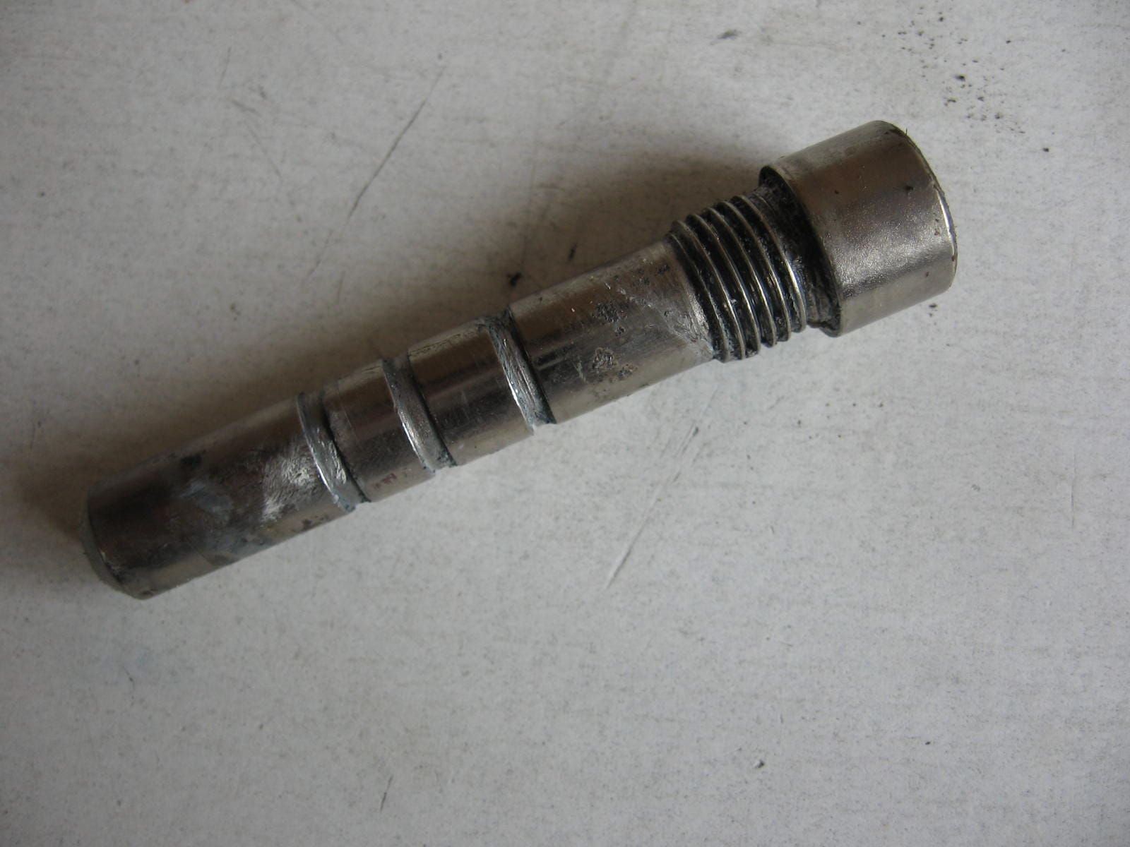 asbout geleiding voorremklauw	Gs550 77-79 , gt550  73-77 , gt250 gt380 , gs1000 78-79	59305-45020	,imbus gladde kop