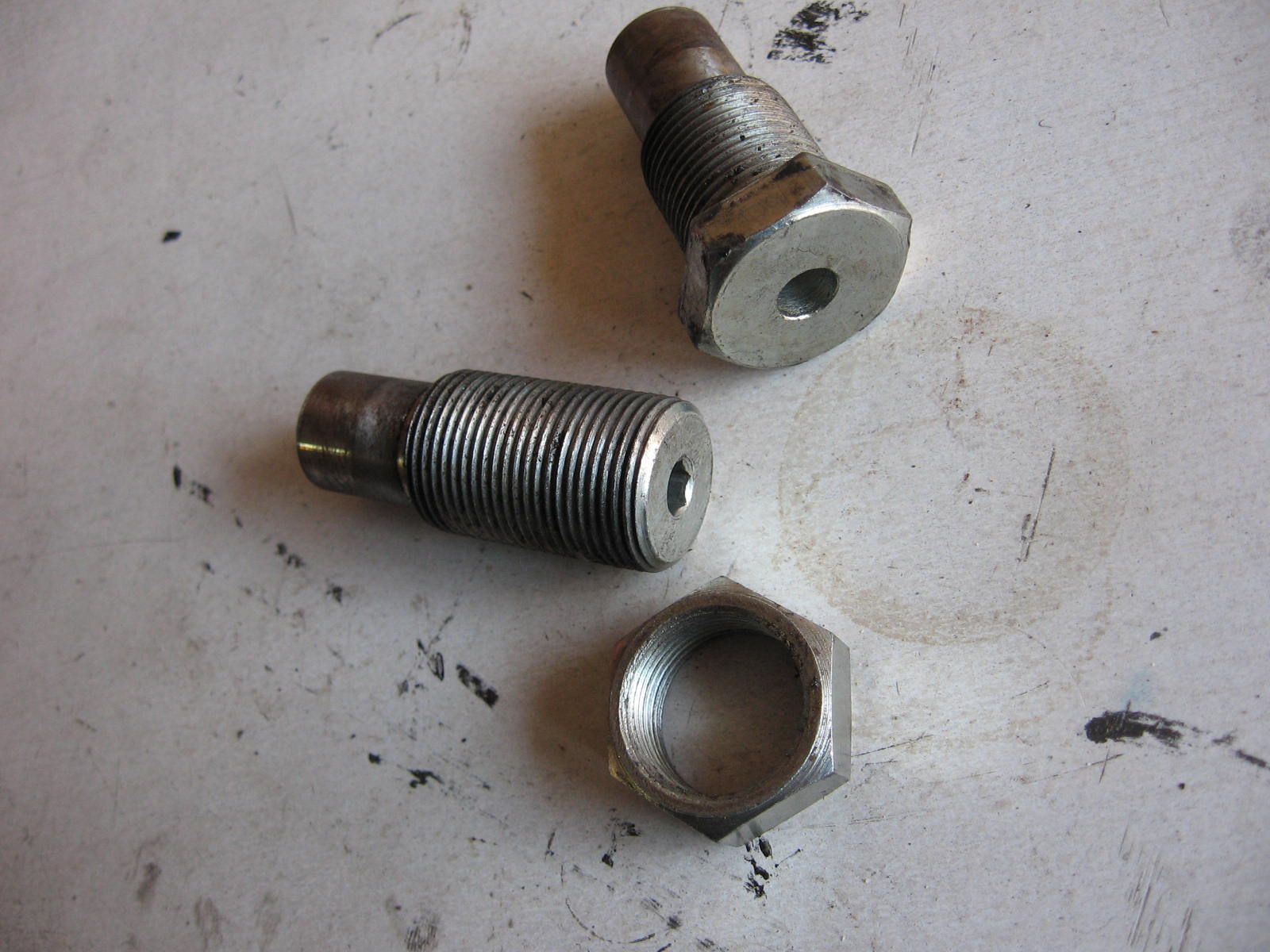 set achterbrugbout 	Xj900 83 , xj650 80-83	4km-22141-00 +1j7-22141-00	4h7-22141-00 ,15b-22141-00