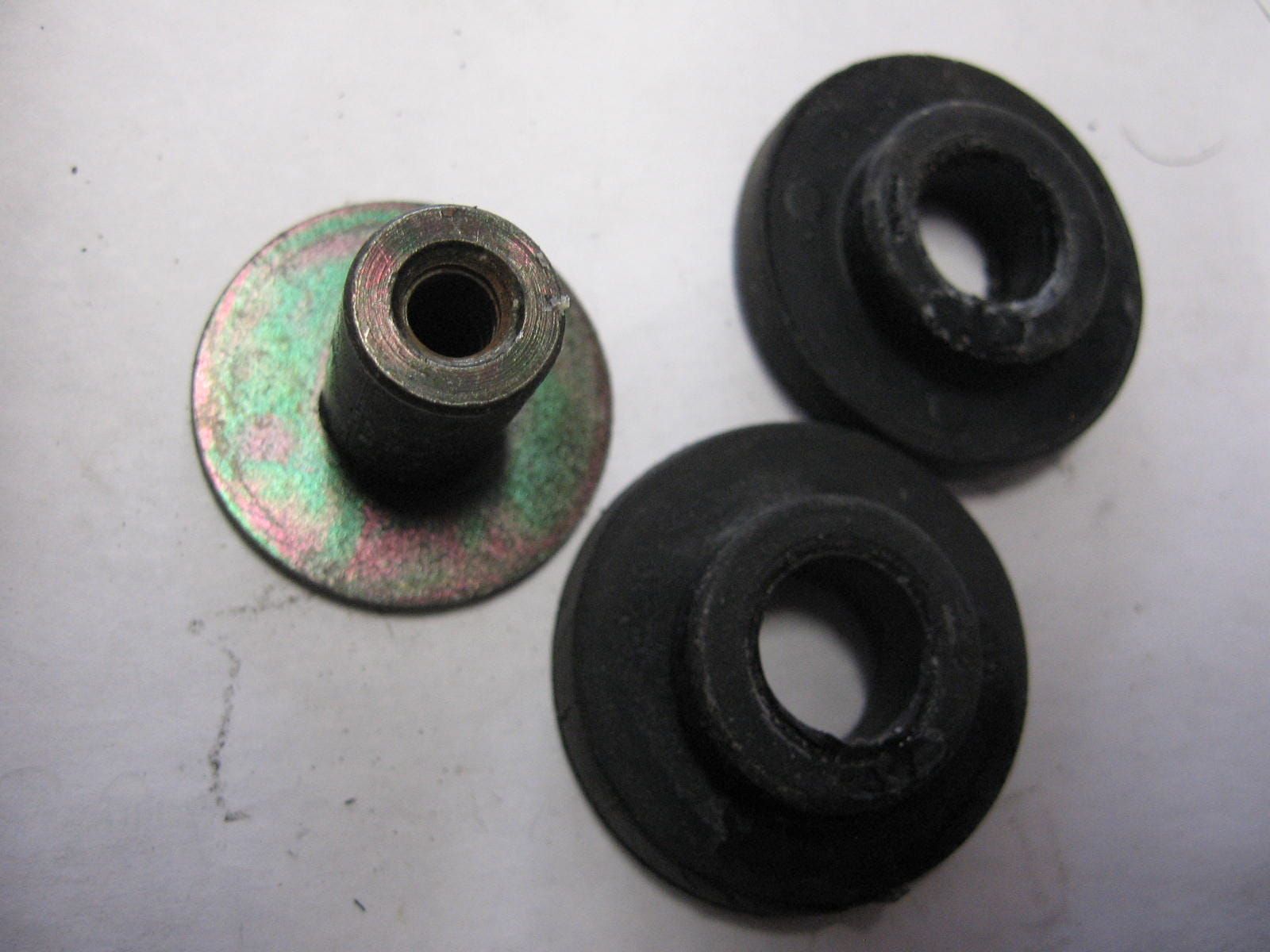 rubber met draadbus bevestiging topkuip	Xj600 84-91,fj600	90387-050J5 ,90480-22362