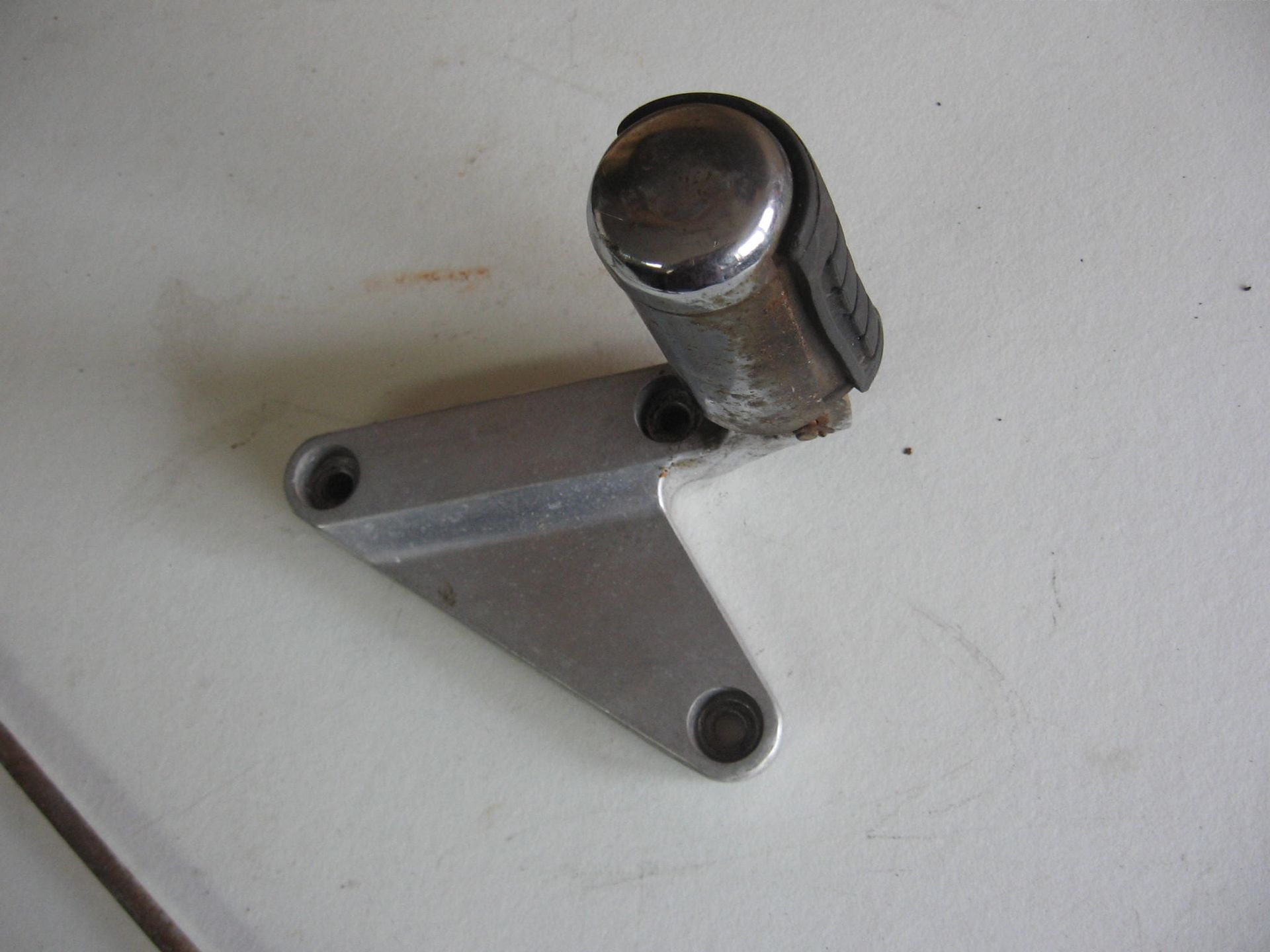 voetsteunhouder met voetsteun passegier links // cmx450c 		50705-mm2-000	50690-mm2-000 + 50713-mk7-000 , 50712-mk7-000