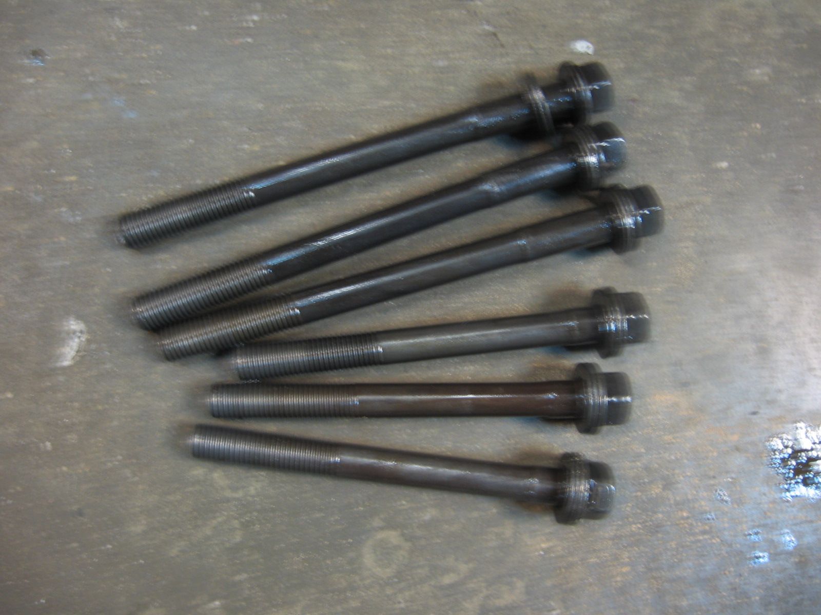 bouten lagerblok , 10x97 10x124	Cmx450c  	90009-ml4-610 , 90002-ml4-610