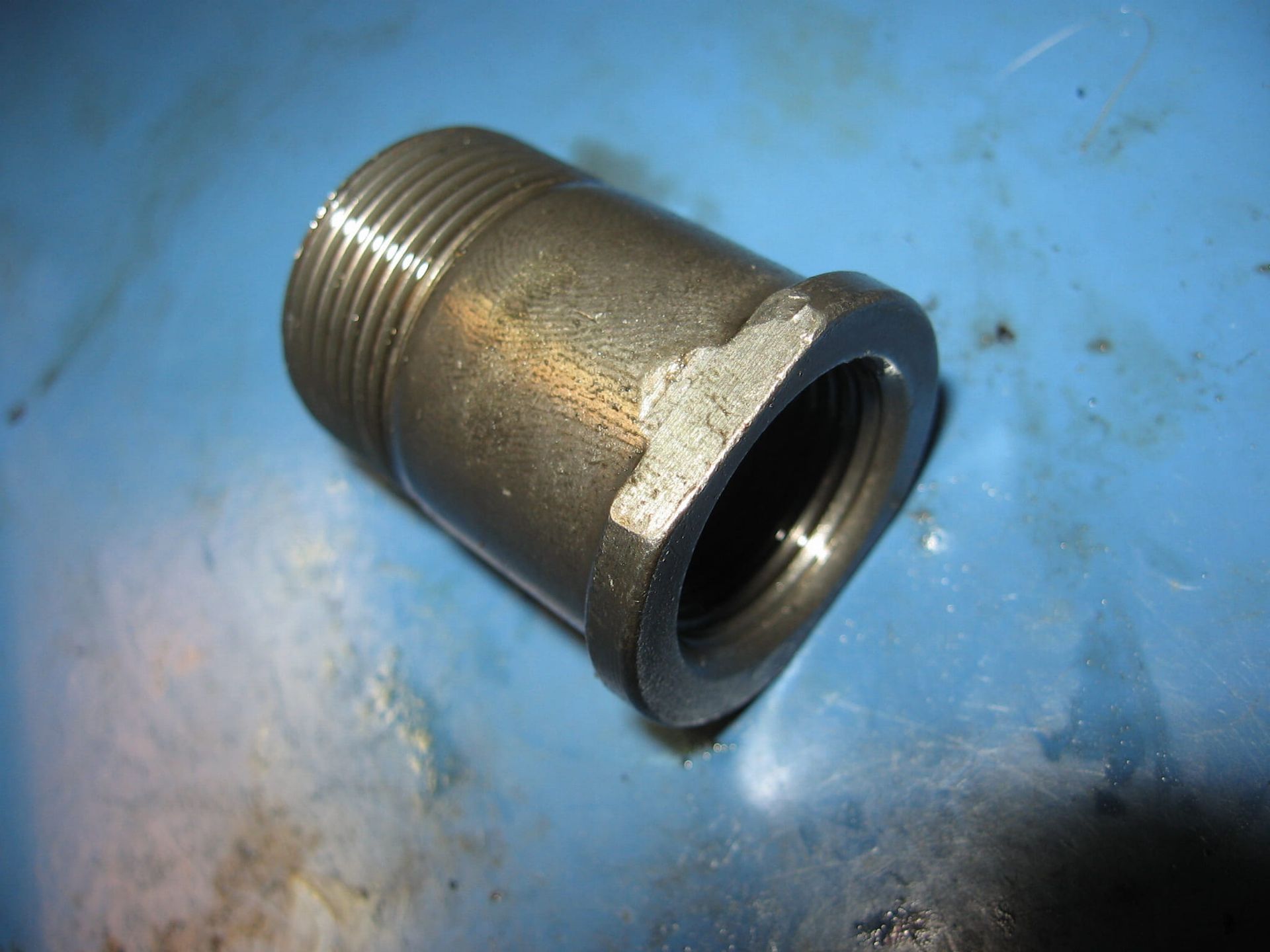 oilfilter boss , bus bevestiging oliefilterbout , Cb750 79-83 , cb900 81-82 ,  , 15422-425-010