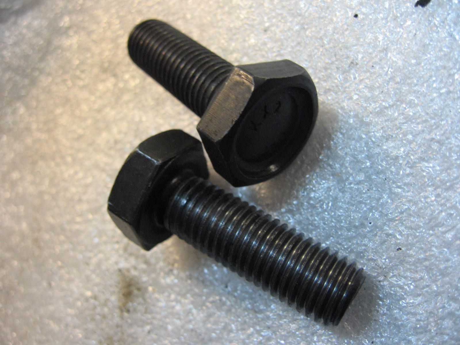 1x bout bevestiging vliegwiel ,M11x33x1,5 , sleutel 19mm , sterkte 12.9	R100 r60 r75 r80 r90	11221262060