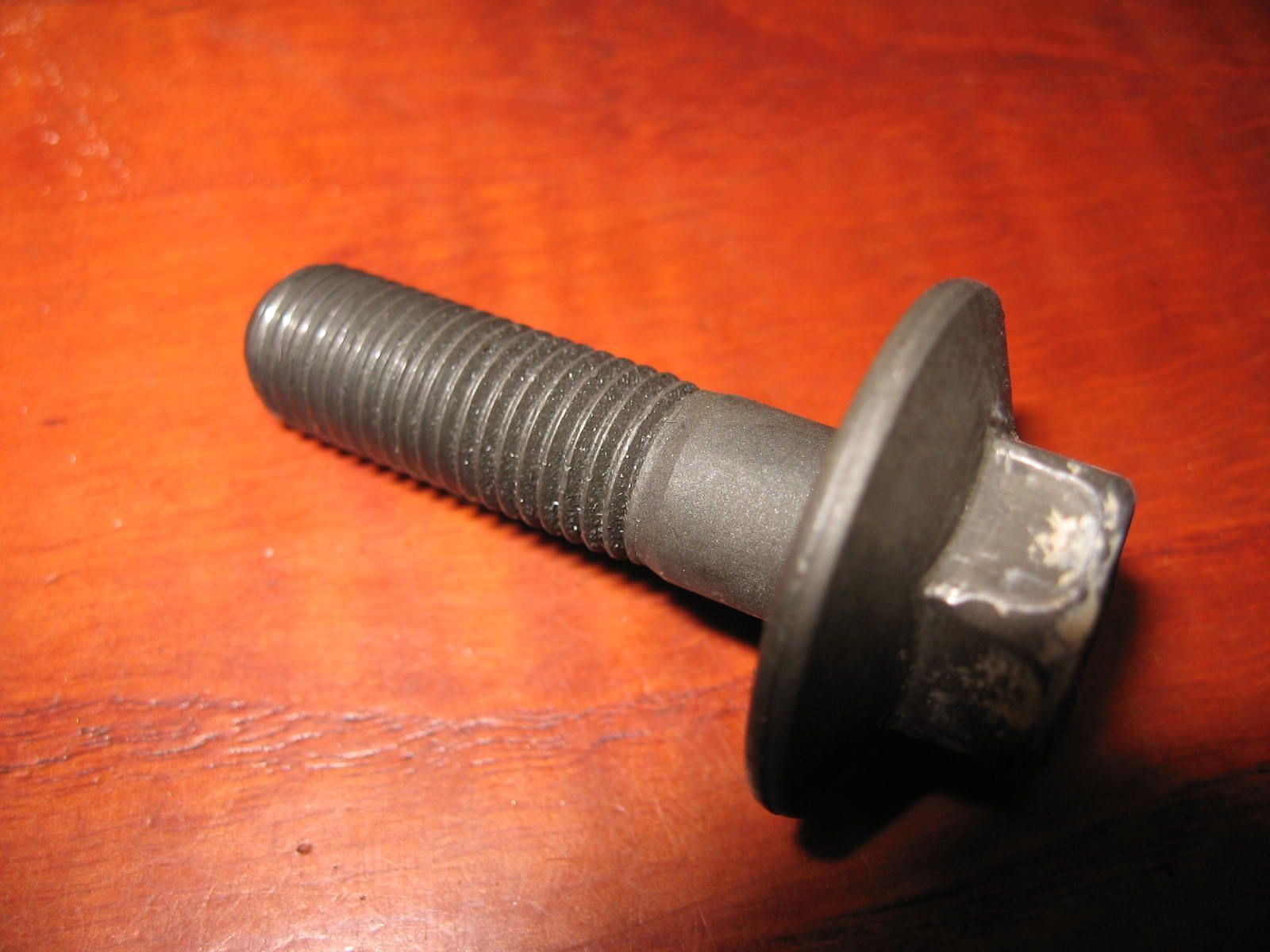 flensbout M10x36x1,25 linkse draad , rotor	ltd454 gpz500	92002-1457