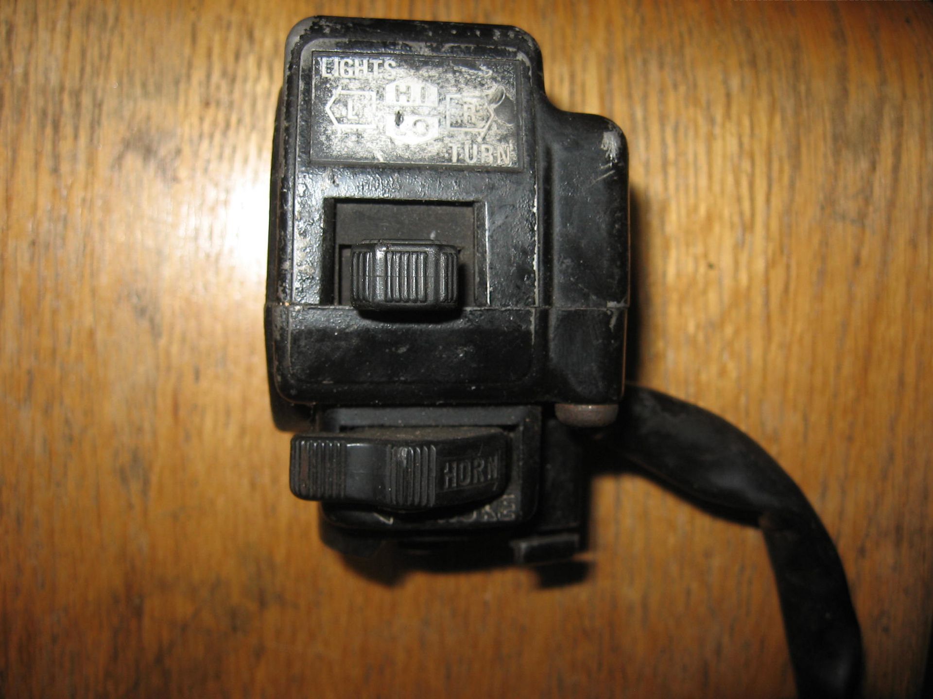 stuurschakelaar links // gsx400e 84	gsx400e  	37400-45111	37400-33410