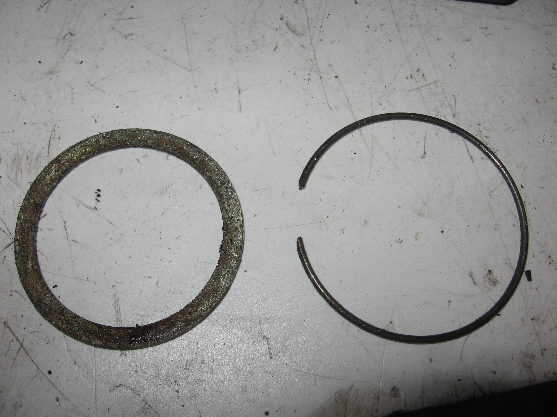 Borgring ( circlip ) vorkseal + zittings ring voorpoot // kz650 c3 1979		44044-012 + 44043-044