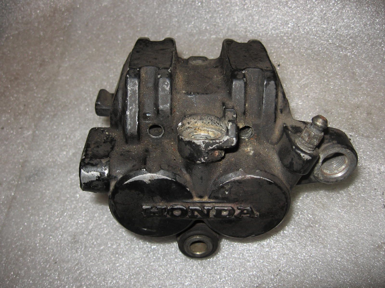 remklauw rechts voor	Vf1100 83-86	45201-mb4-006	,1 remzuiger