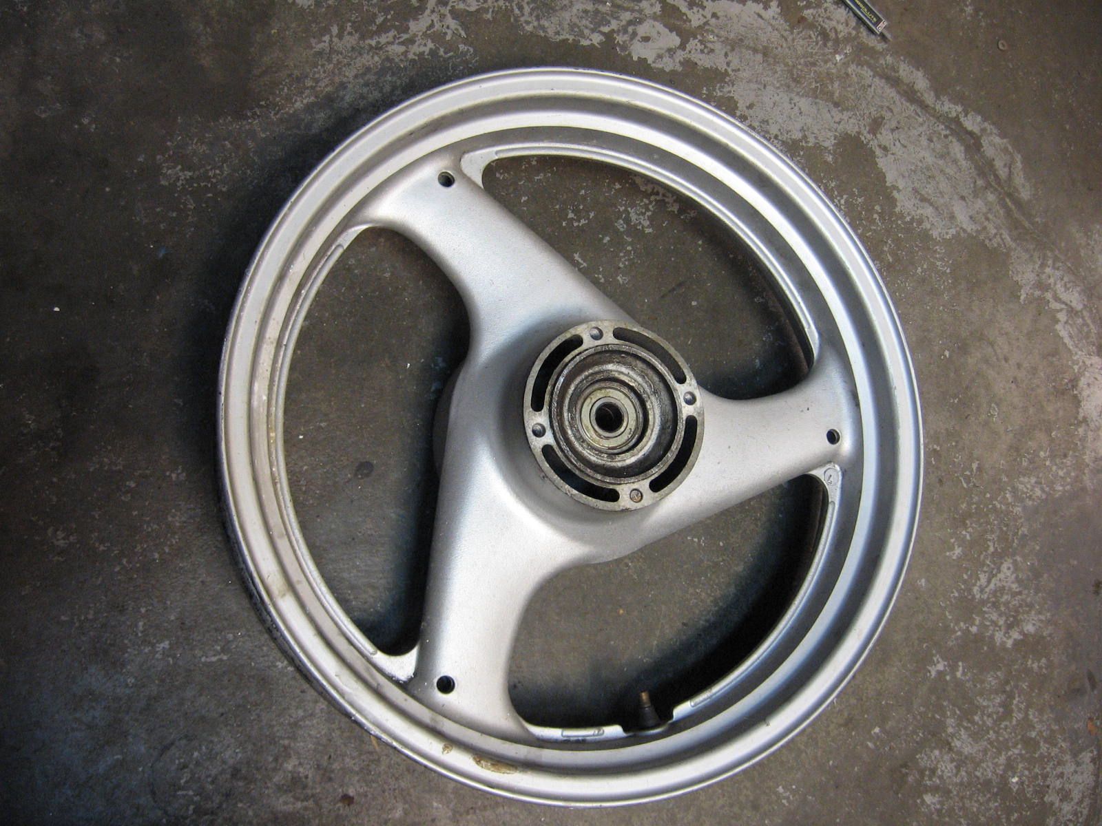 achterwiel 17xmt3,5 ,grijs	gsx600f gsx750f 1988-96	64111-34c00