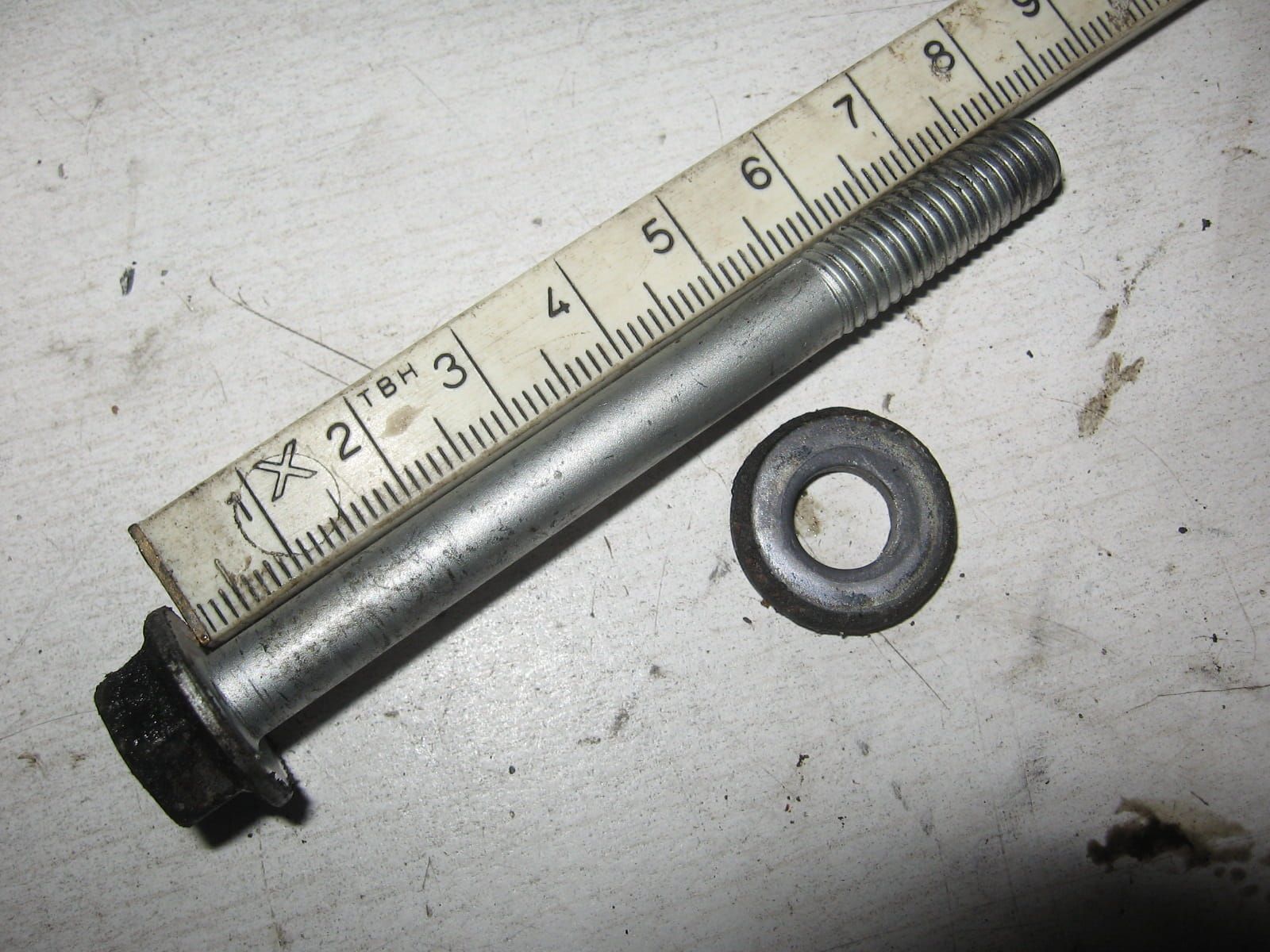 kopbout met ring m8x80 , buitenkant	Vtr250 1988-90 vf500 1984-85	90011-ke8-000