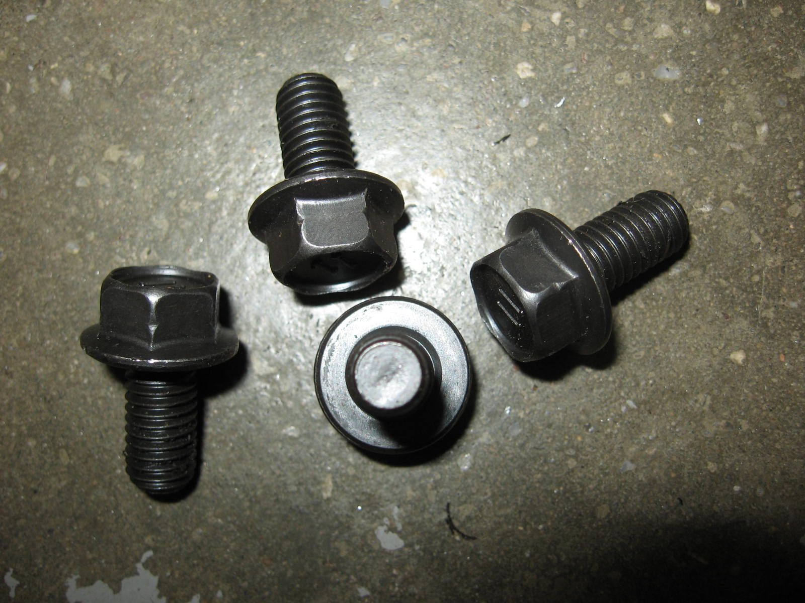 4x flensbout cardanas M8x18,5	Gs850g  1980	09103-08348