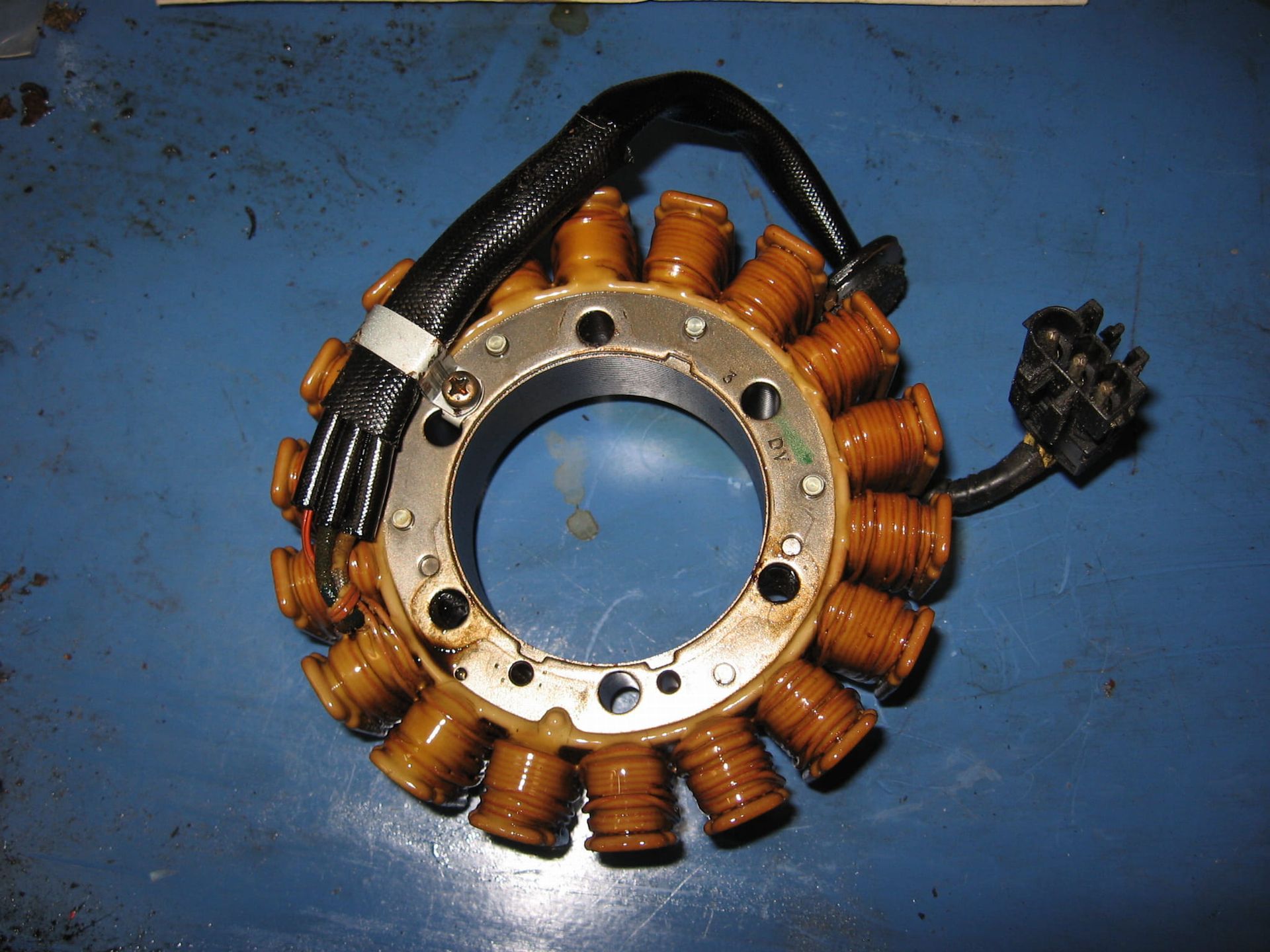 Dynamostator , dynamospoel F650gs 99-07 deel van : 12117687776