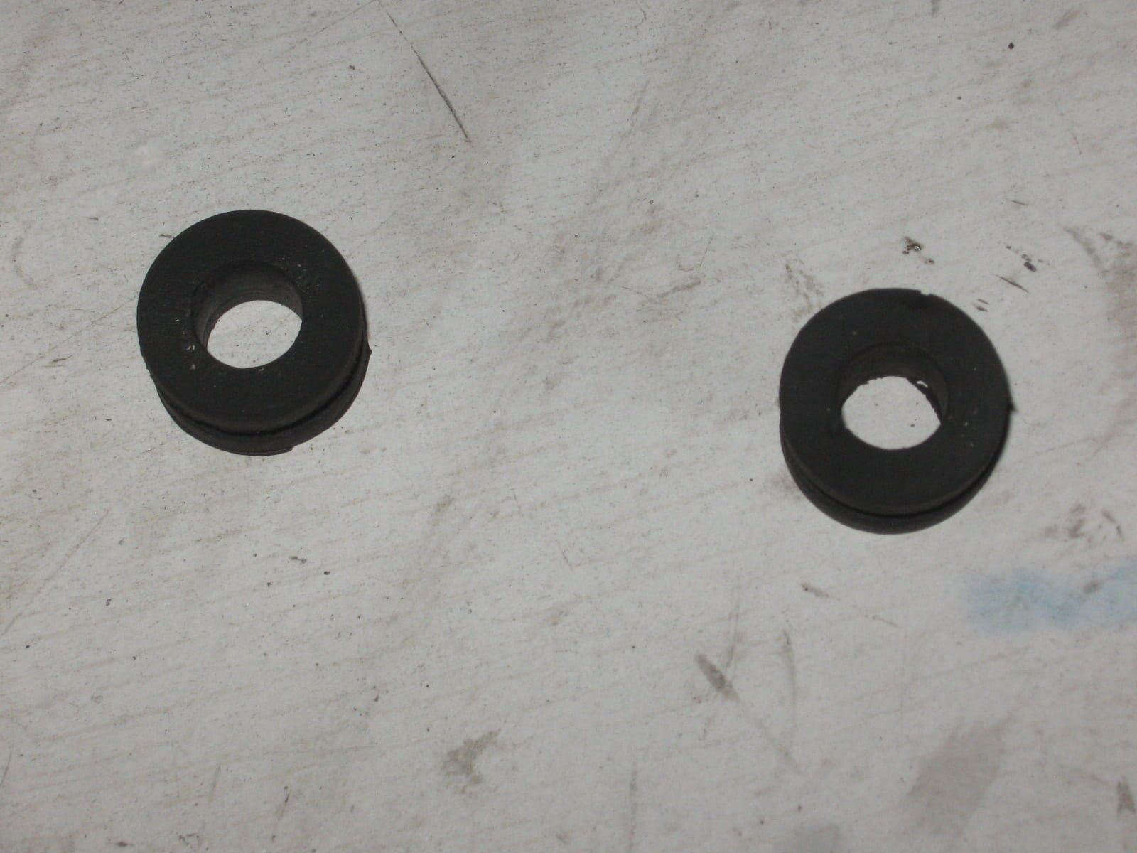 2x rubber montage zijkuipdeel	gs500	09320-09016