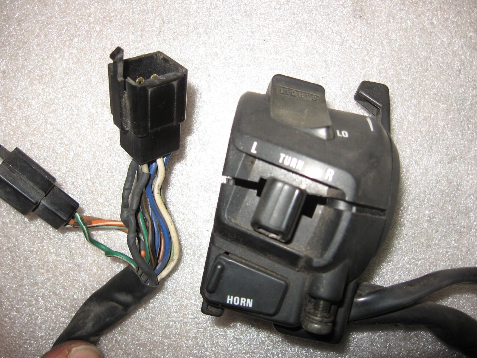 stuurbediening links	St1100   1990-94	35130-mt3-671