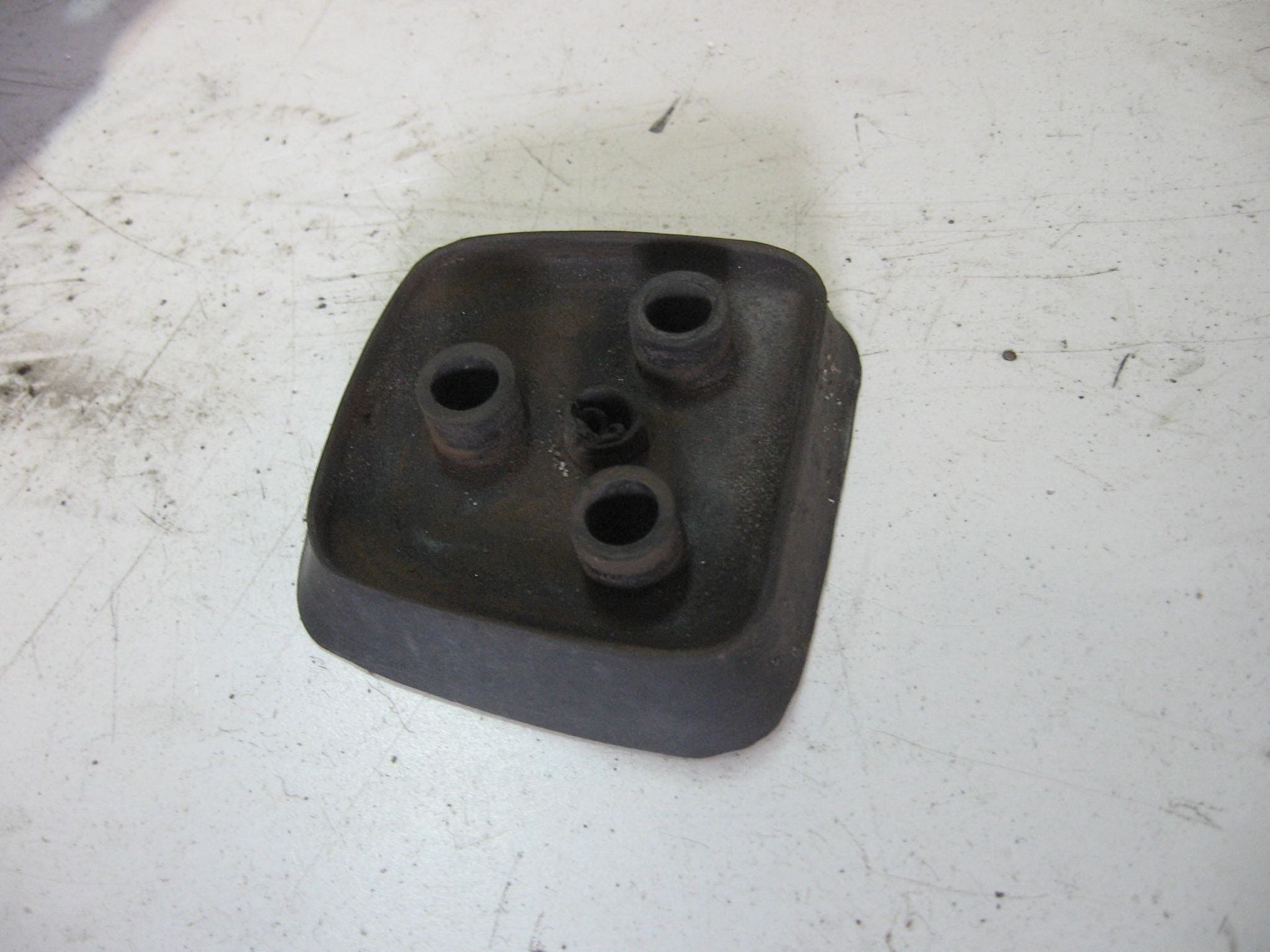 rubberdemper houder kentekenplaat – xs400 sj		3f9-84753-00