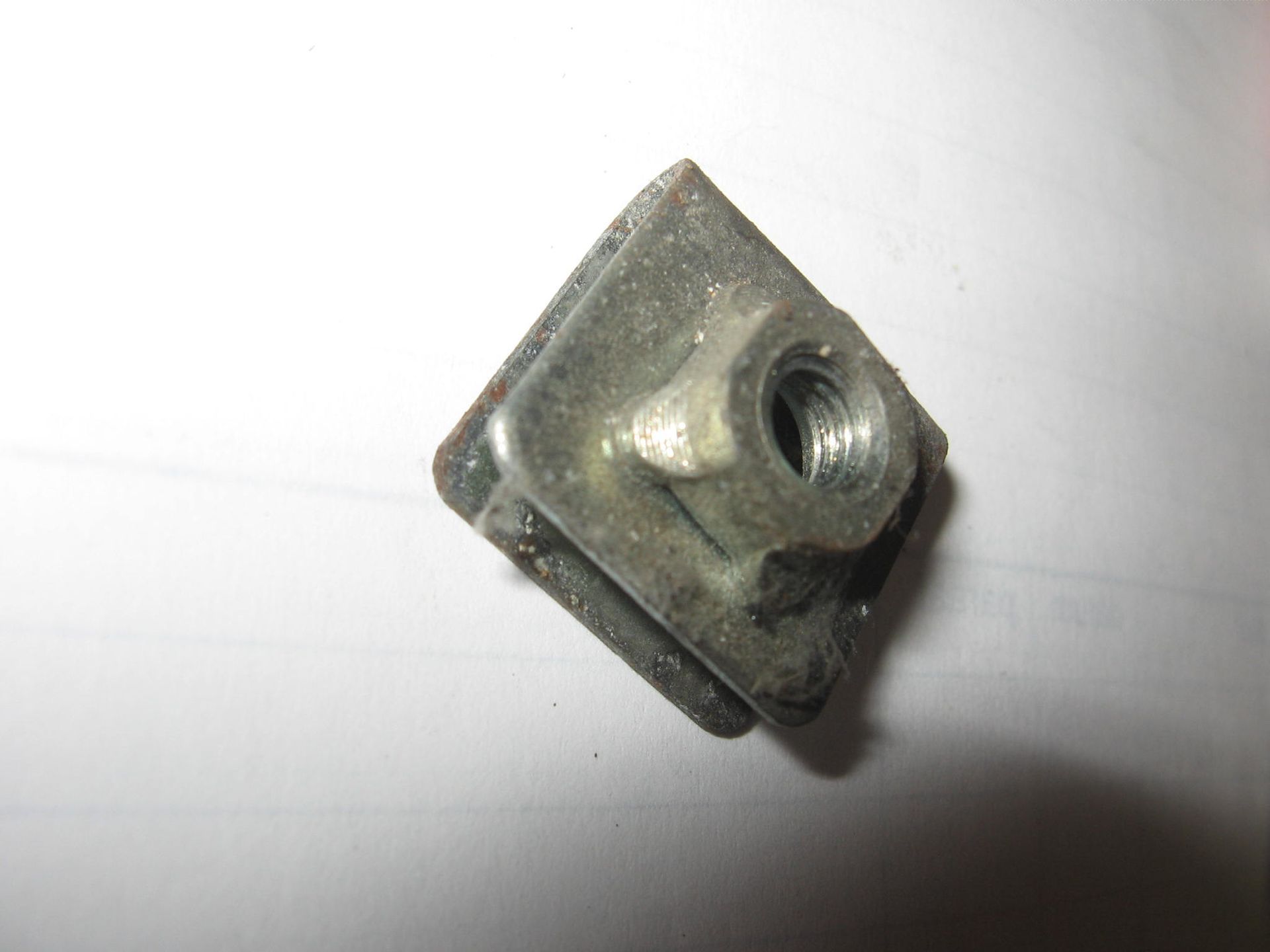 Clipmoer, klemmoer 6mm bevestiging achterlicht // gpx600r 1989 zx600c2		92015-1094