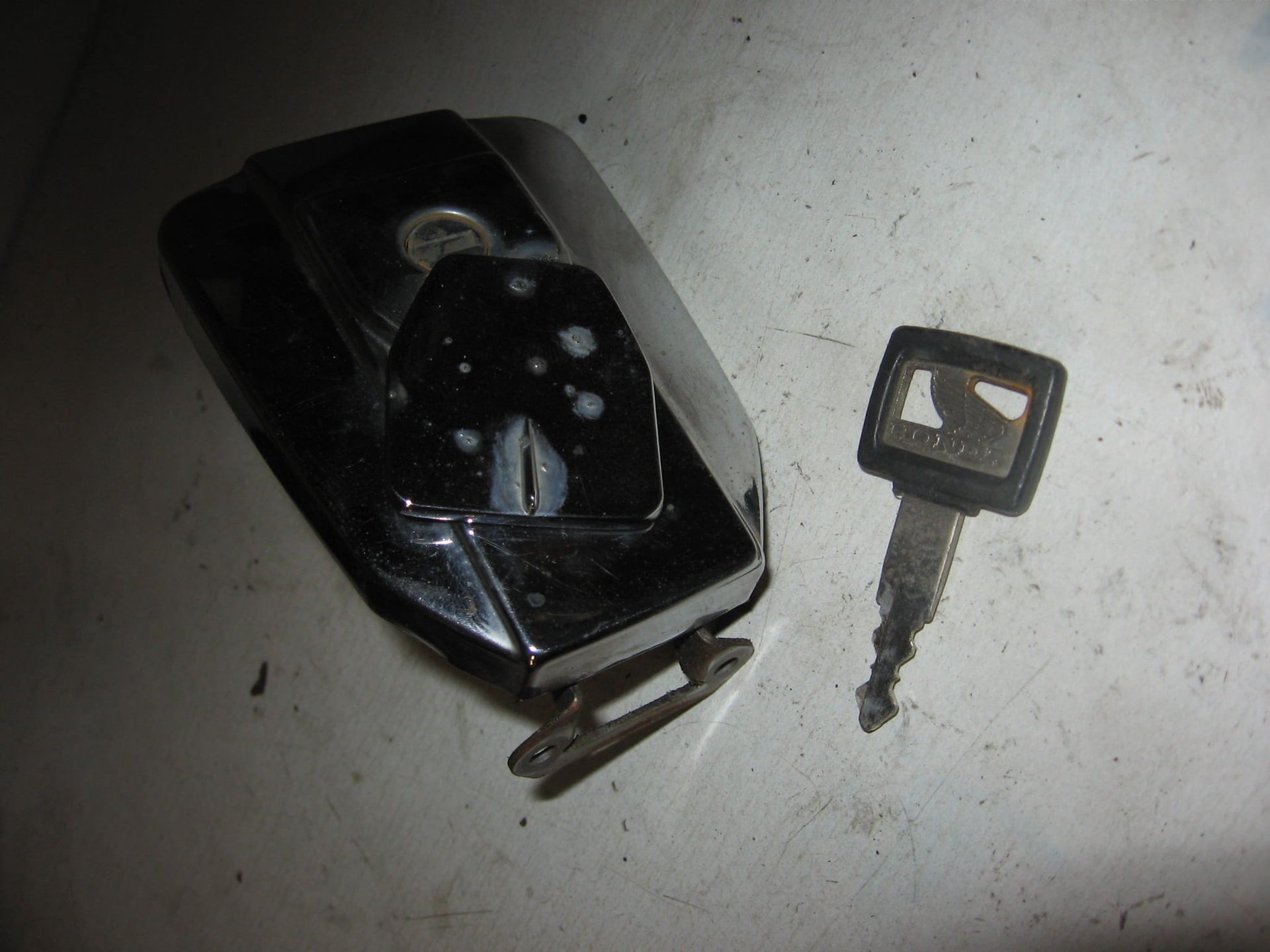 tankdop met sleutel 	Vf750s 82-85	17620-mb0-952