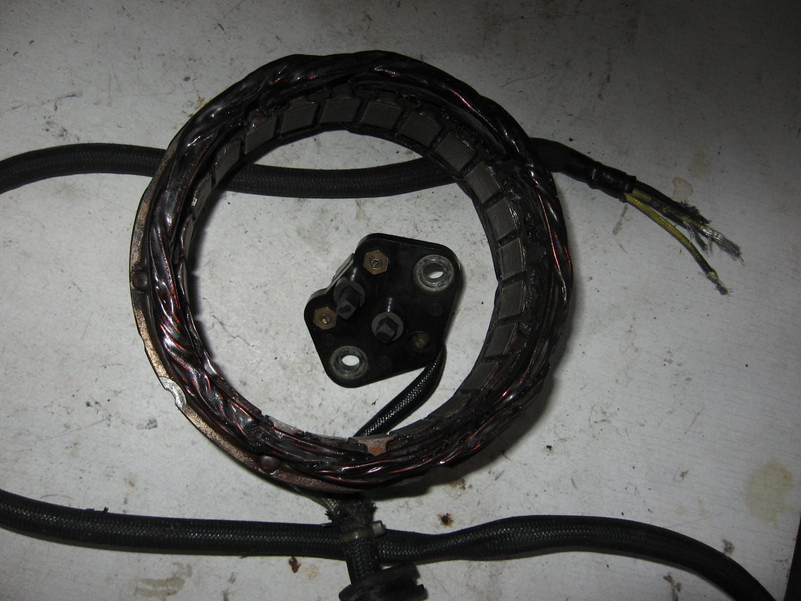 dynamostator met koolbortelhouder	( zonder stekkers ) Cb750f 1982  ,cb750 1979-83	31120-425-852	+ 31126-422-015