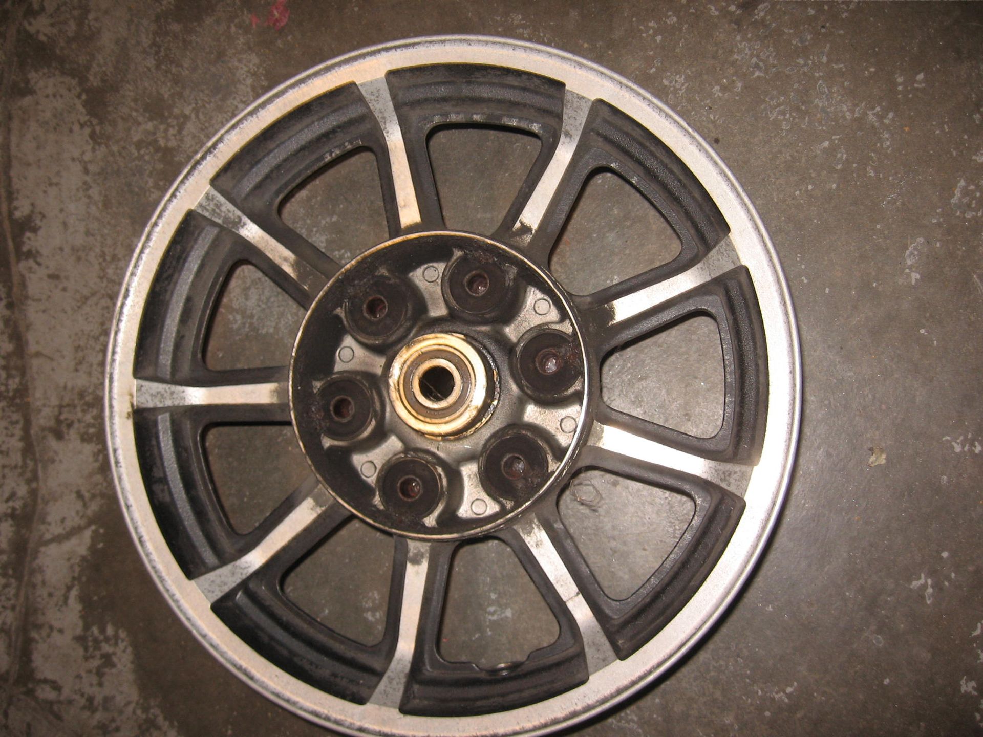 Achterwiel 3,00x15 // GL1200 		42660-mg9-305 ?	42660-mg9-315 / 42650-mg9-680 / 42650-ml8-670