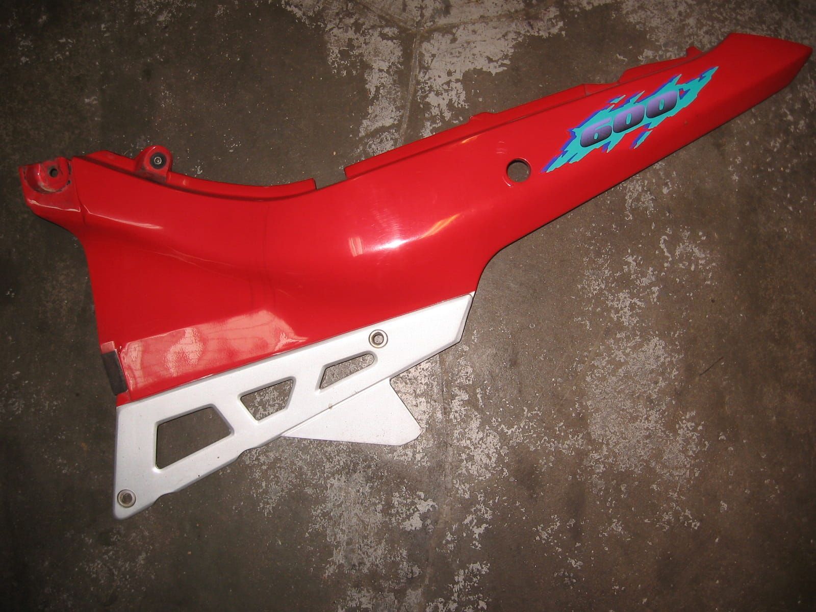 zijkap frame links , rood 	Gsx600f 1988-96	47110-43c