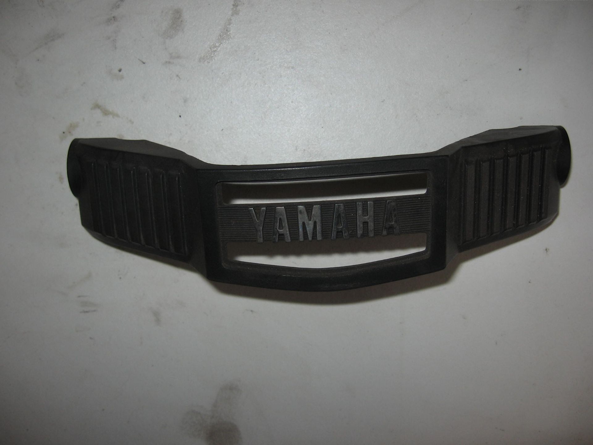 embleem voorvork , scheurtje linker bevestigings- oog  //xz550 1982 , 	xz550 1982	11H-23122-02