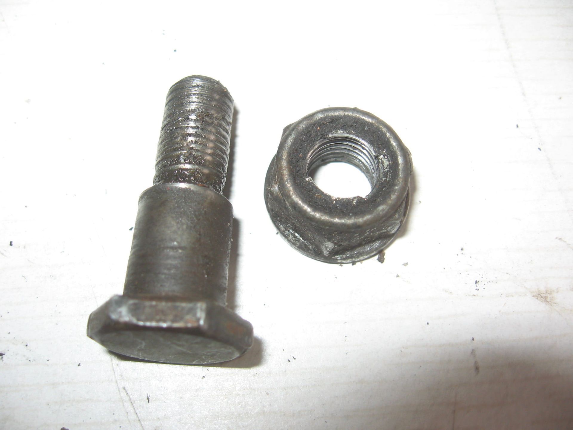 Bout + moer zijstandaard	Cmx450c 1986-87 , cmx250 90108-kr3-000 , 90108-KG0-000