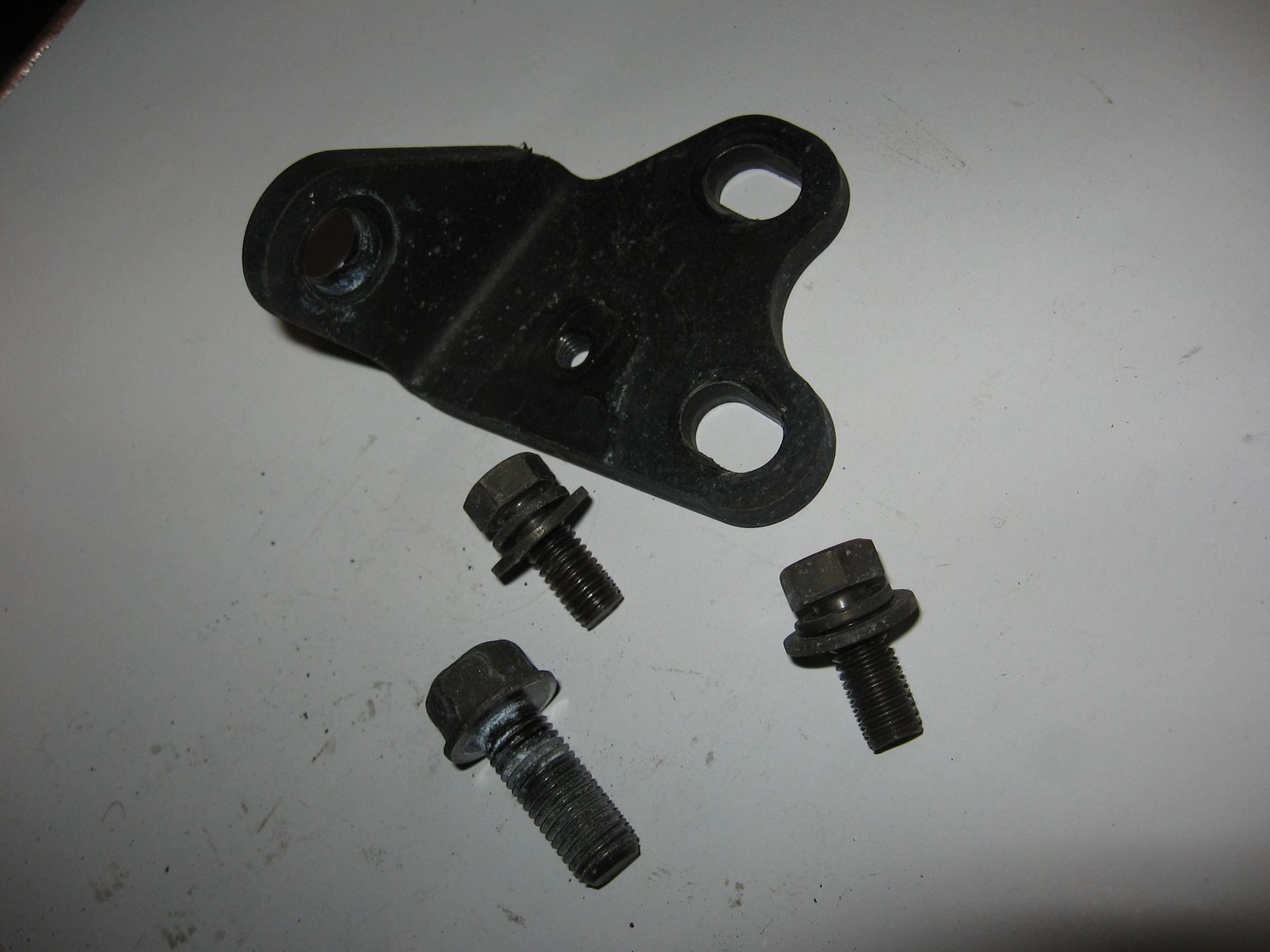 bloksteun links achter . Blokbeugel 	St1100 1991-95	50313-MT3-000