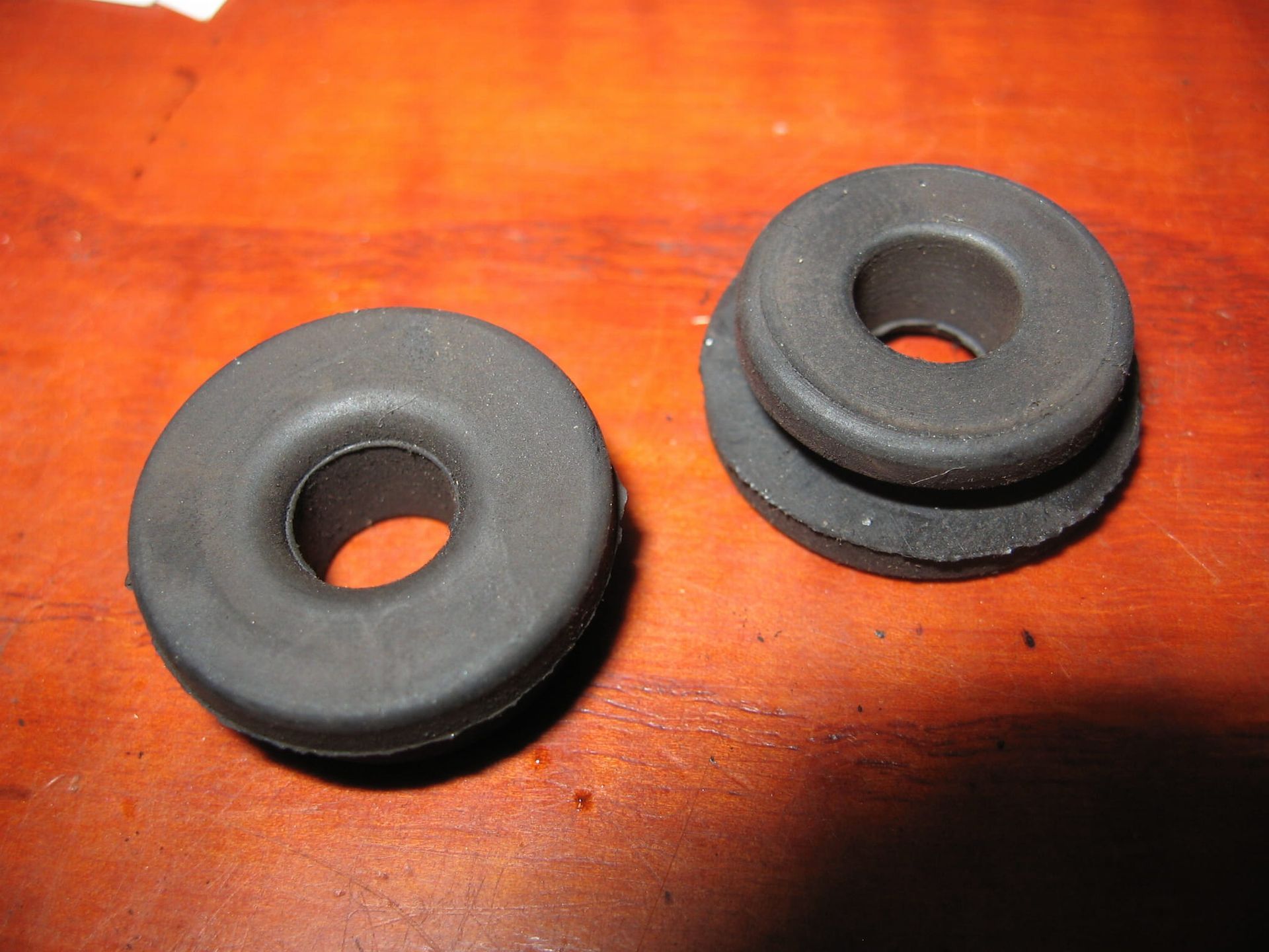 rubber met bus bevestiging zijkuip 	Fzr1000 fzr600 gtr	90480-13398,	90480-13014