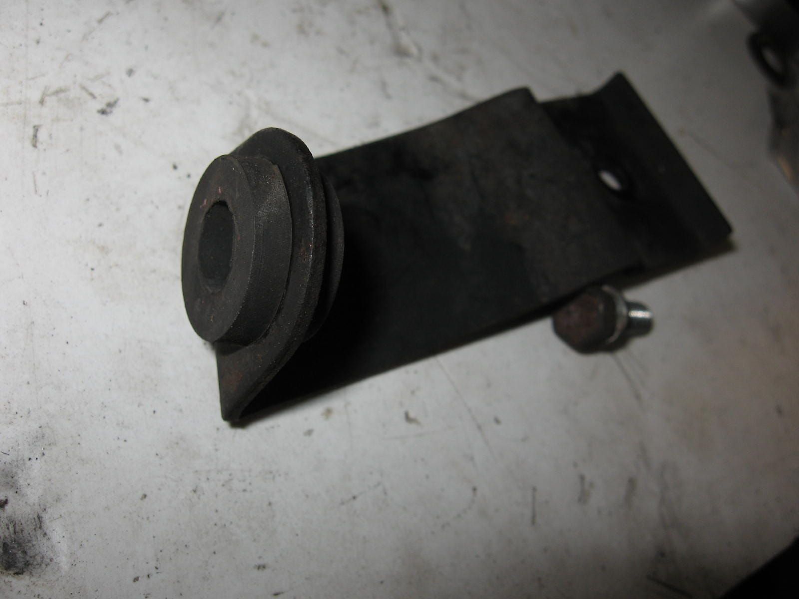 kuipbeugel links	Gsx600f 1988-97 , gsx750f 1989-97	94532-19c00