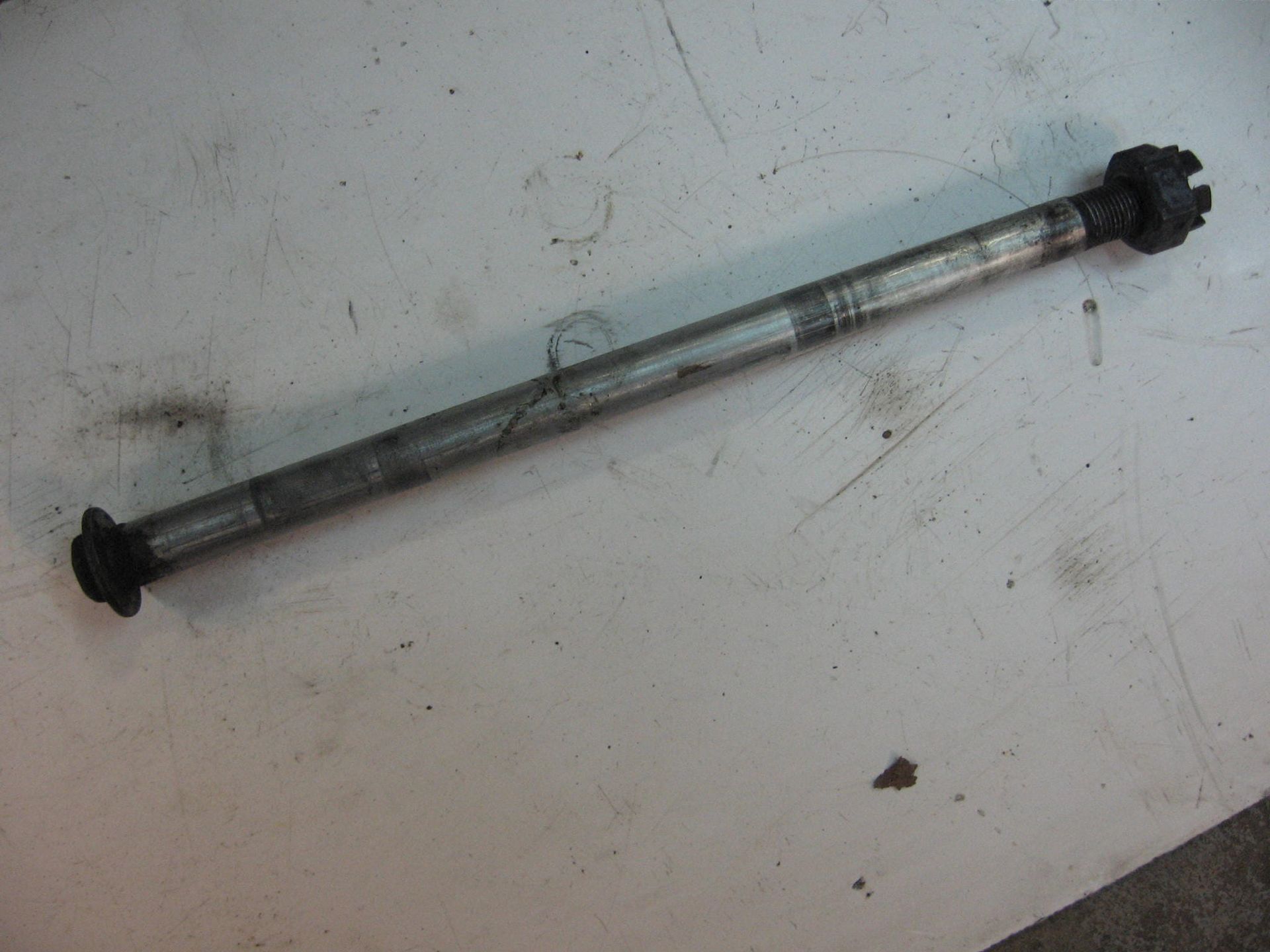 Achterwielas + moer – ltd454 1985-90		41068-1205 + 92015-055