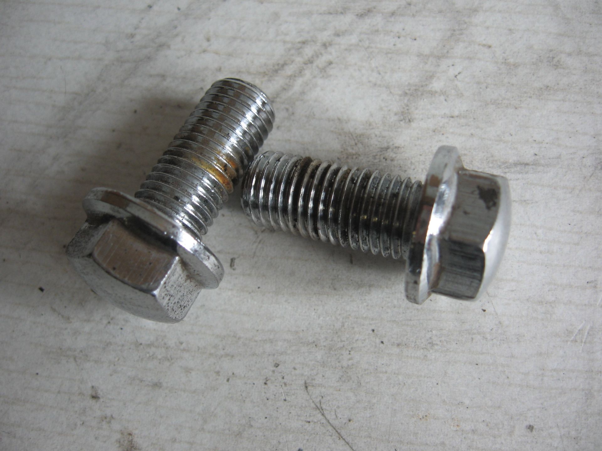 2x flensbout chroom 10x22x1,25	Cmx450c 1986-87 , vt1100c 1987-90	90130-mm2-000