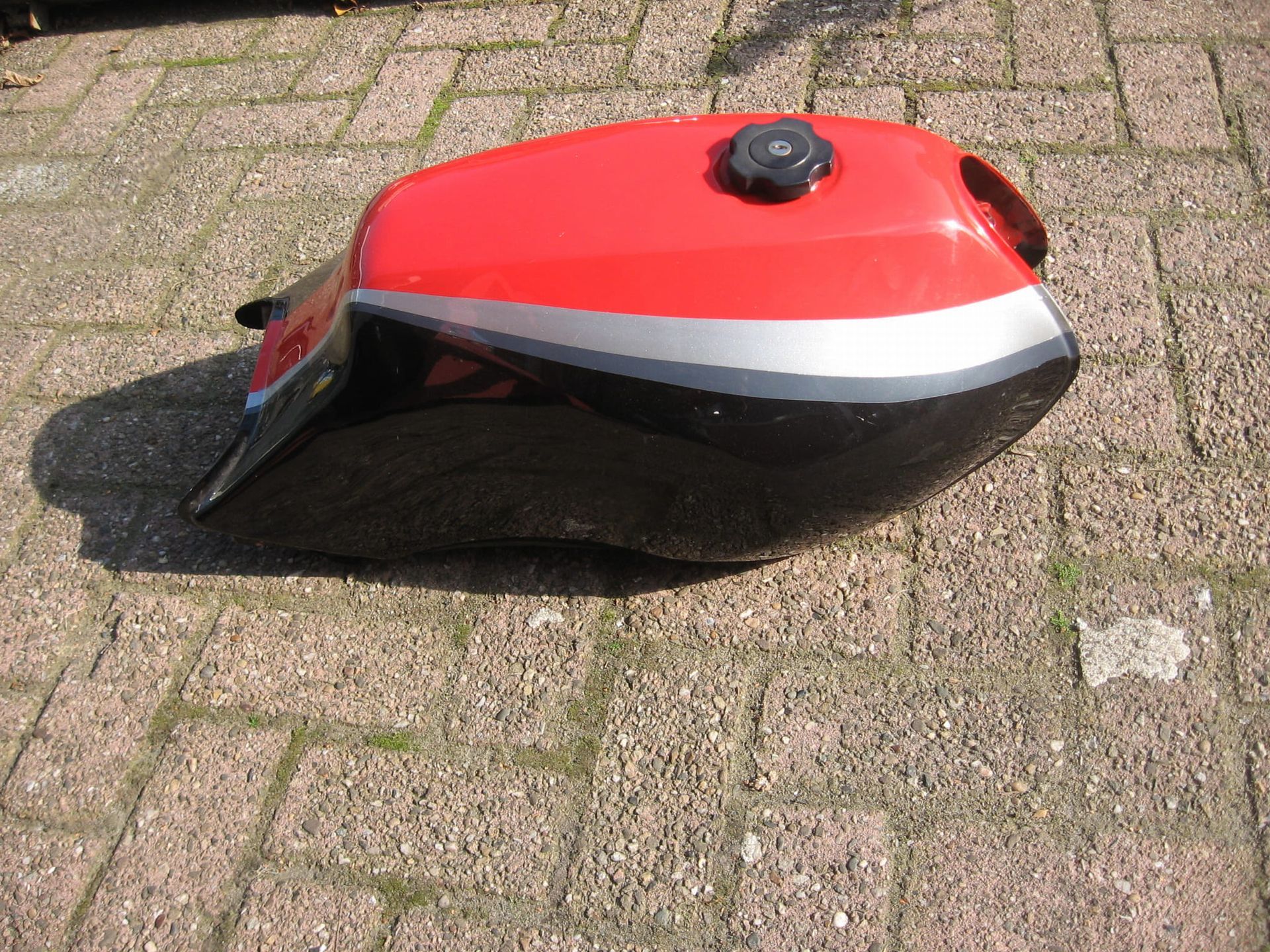 benzinetank ( zonder dop)	fj600 1985	4k0-24110	33m-24110
