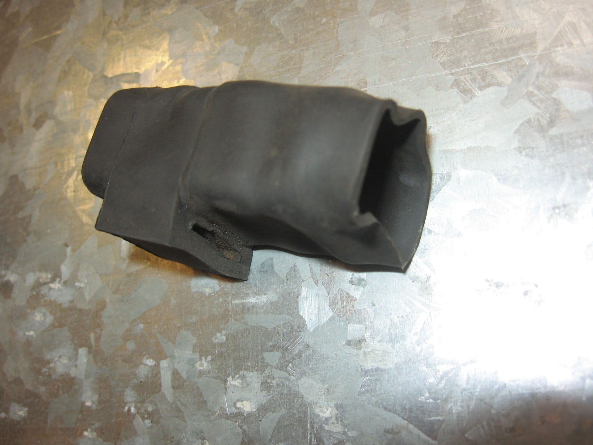rubber houder relais ,zijstand	gn250