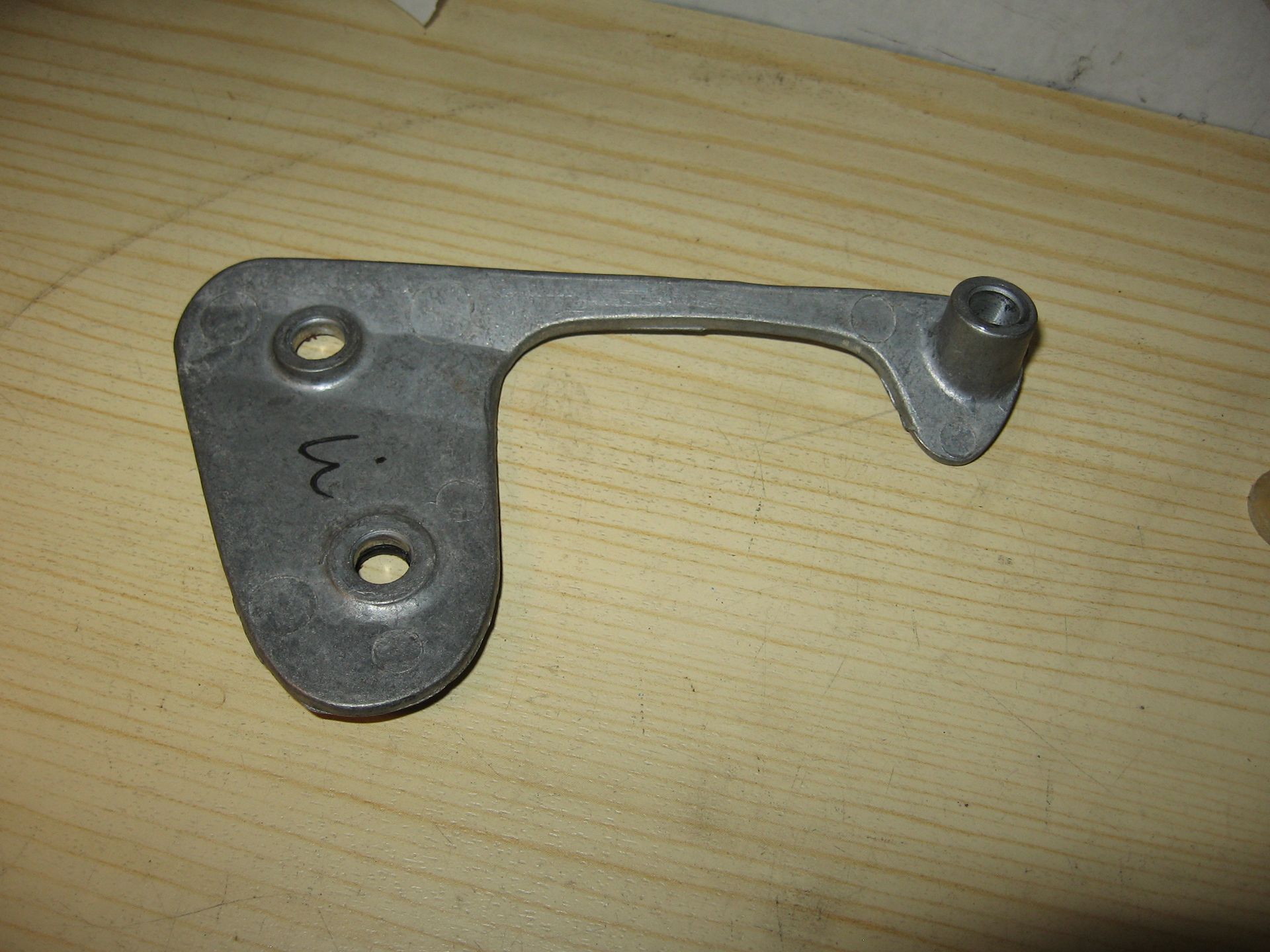 mountingplate left	k75rt	, k1100lt , k100lt k100rt , 46632303359	46631453035